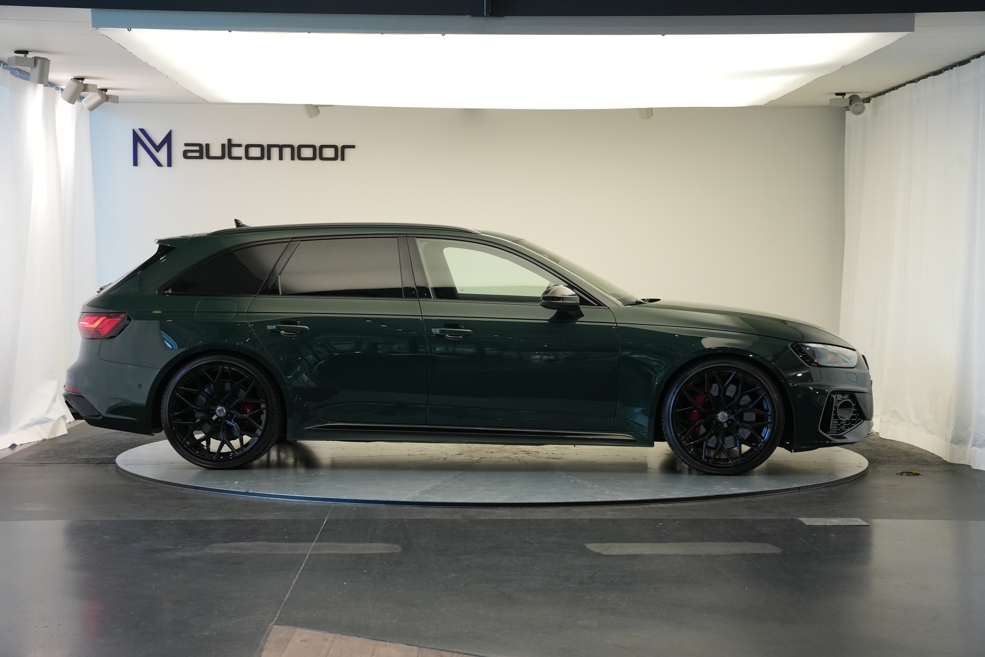 AUDI RS4 Avant quattro tiptronic *CH-Fahrzeug*-image-3