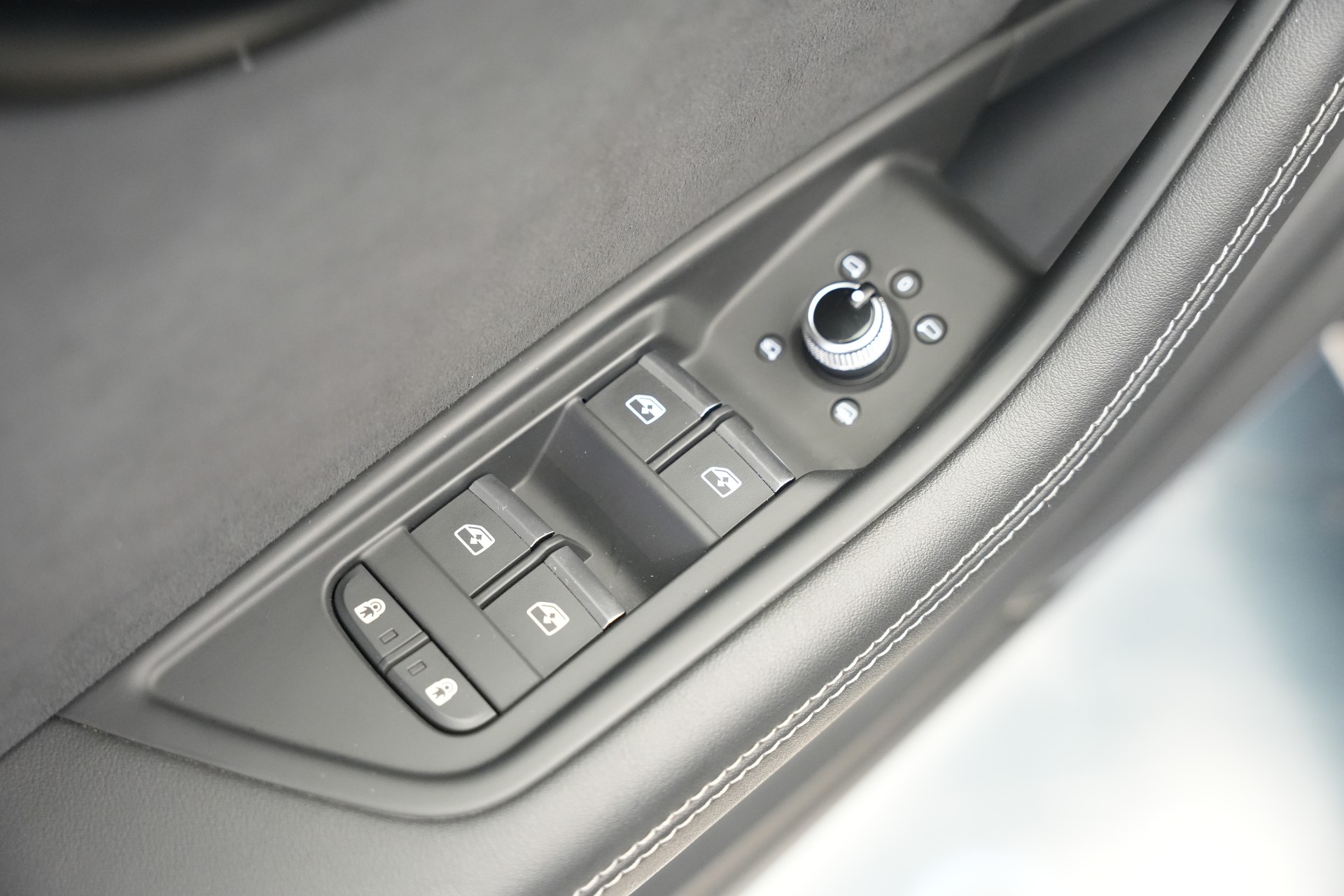 AUDI RS4 Avant quattro tiptronic *CH-Fahrzeug*-image-17