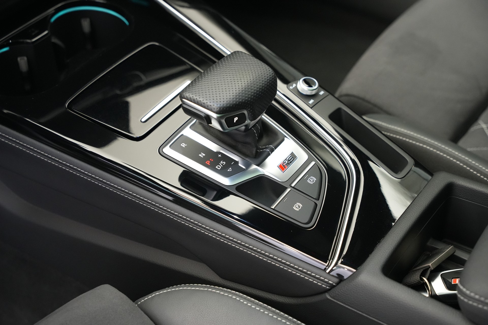 AUDI RS4 Avant quattro tiptronic *CH-Fahrzeug*-image-22