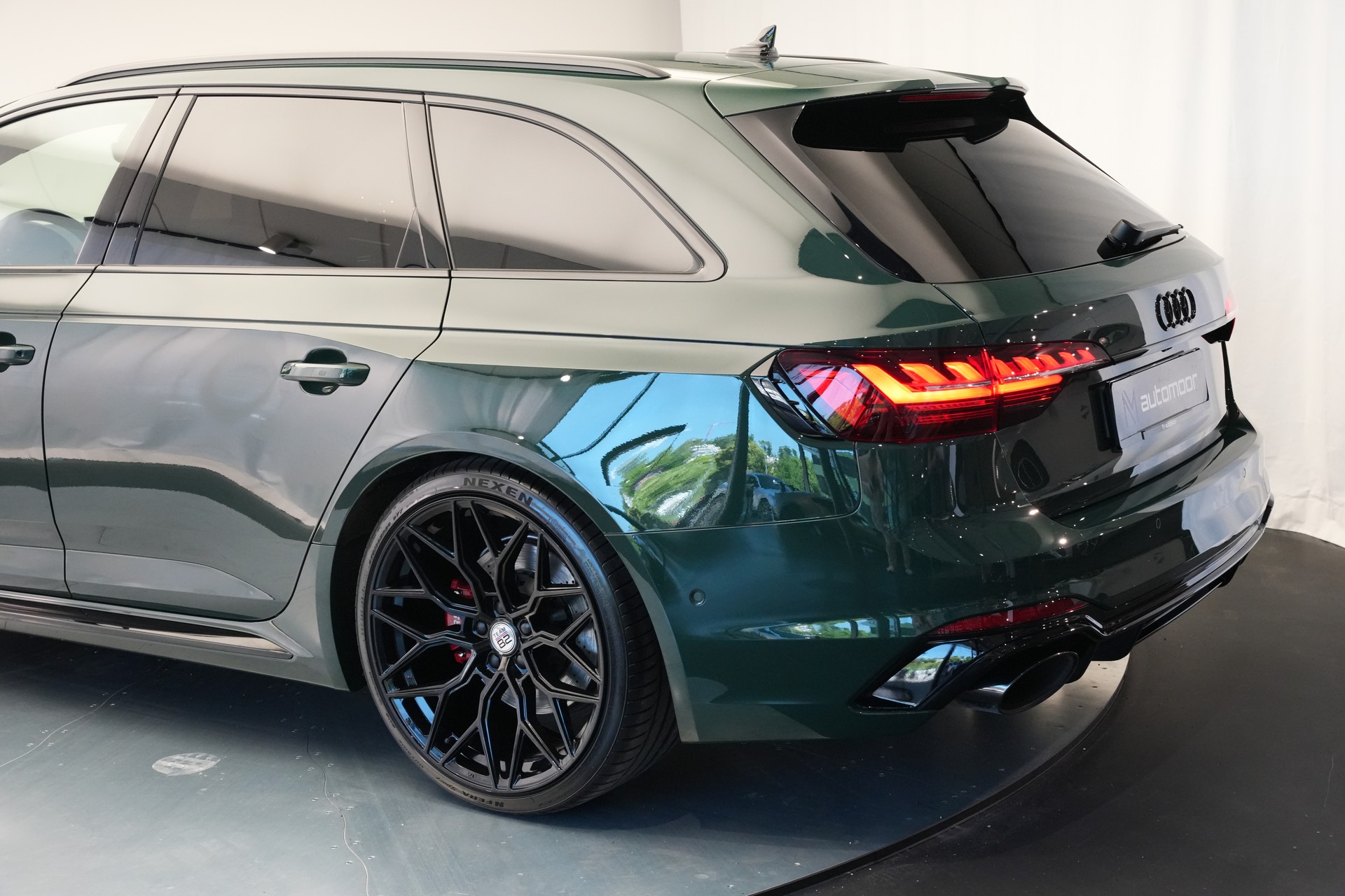AUDI RS4 Avant quattro tiptronic *CH-Fahrzeug*-image-39
