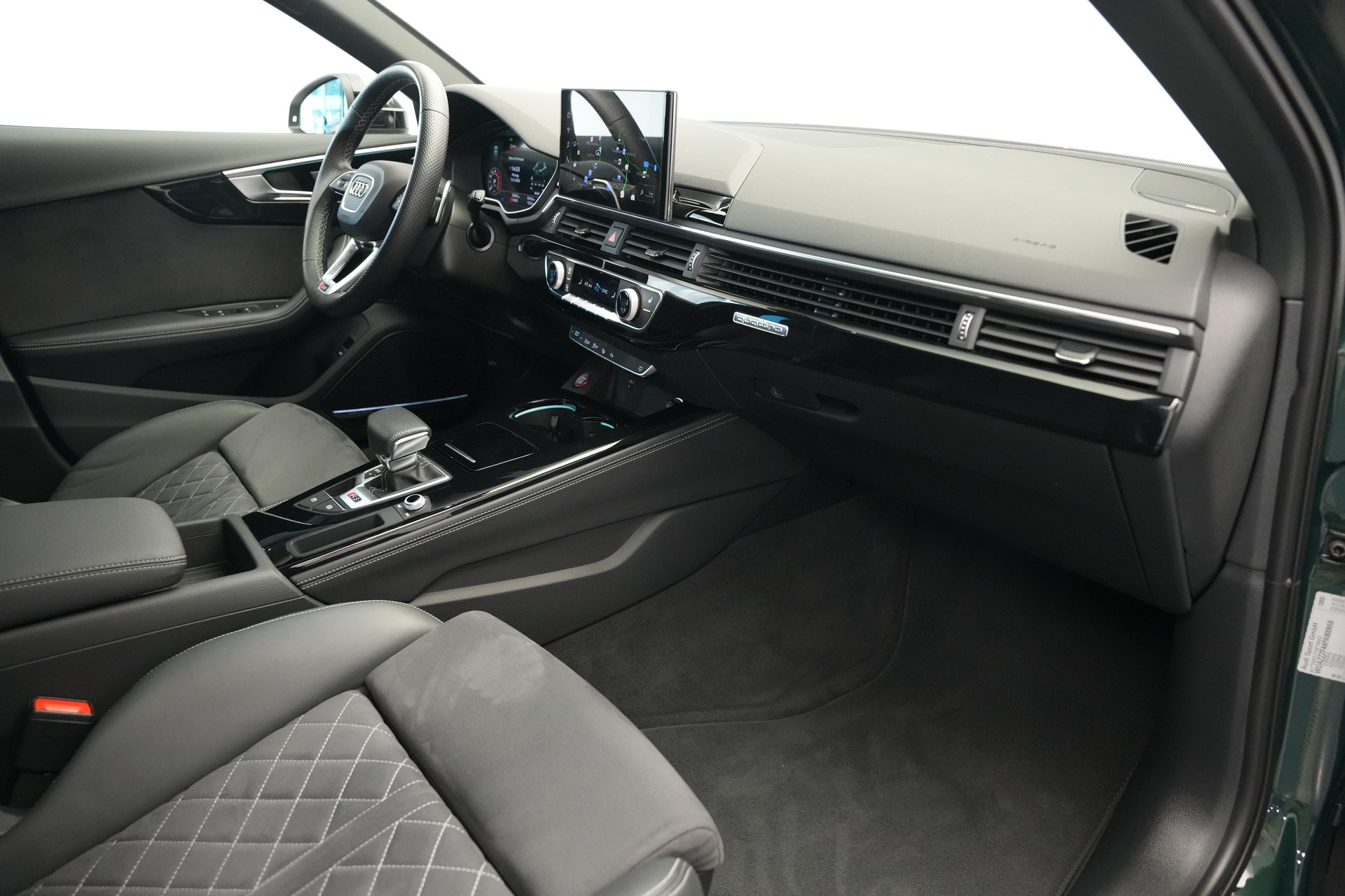 AUDI RS4 Avant quattro tiptronic *CH-Fahrzeug*-image-12