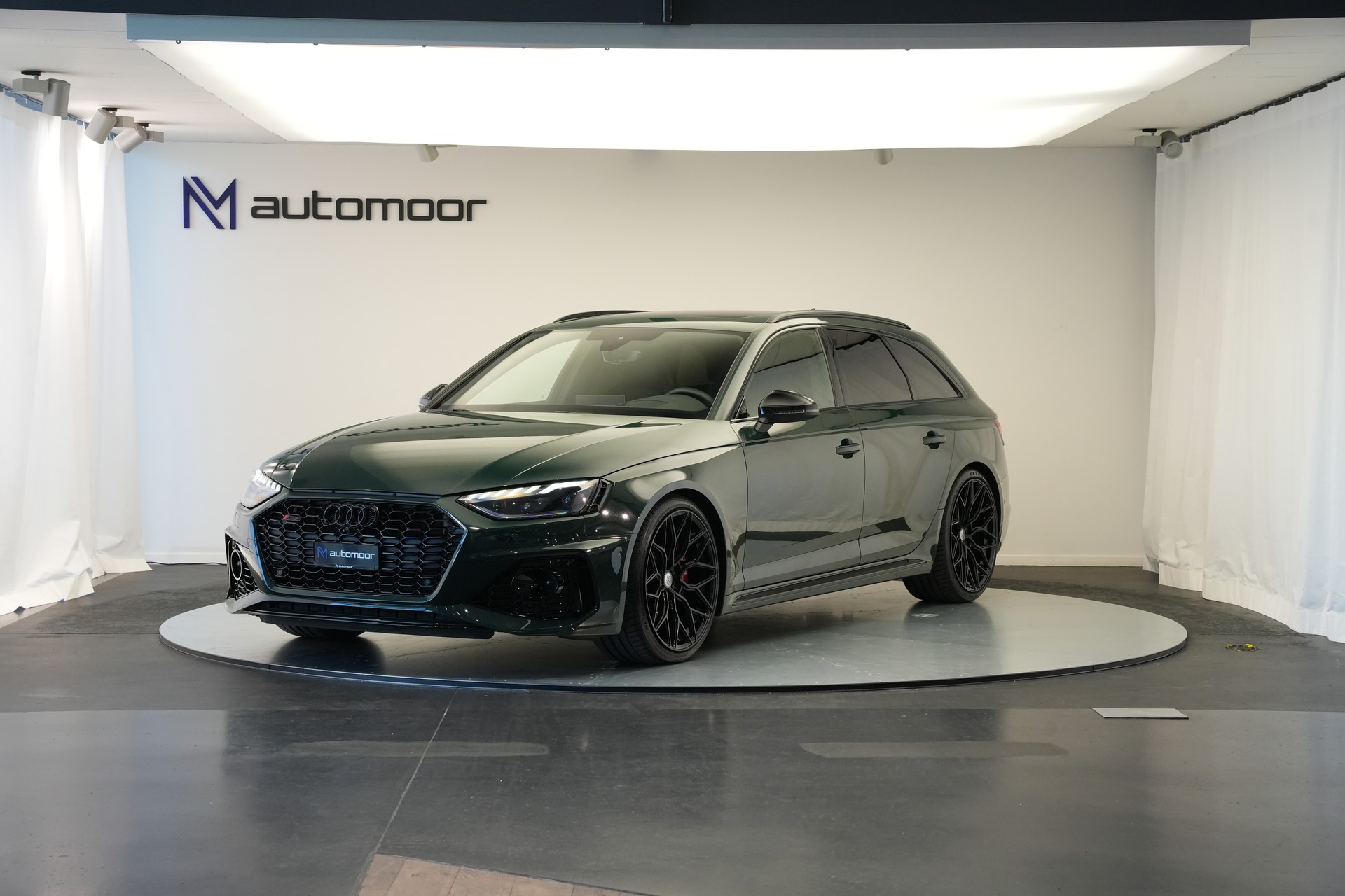 AUDI RS4 Avant quattro tiptronic *CH-Fahrzeug*-image-8