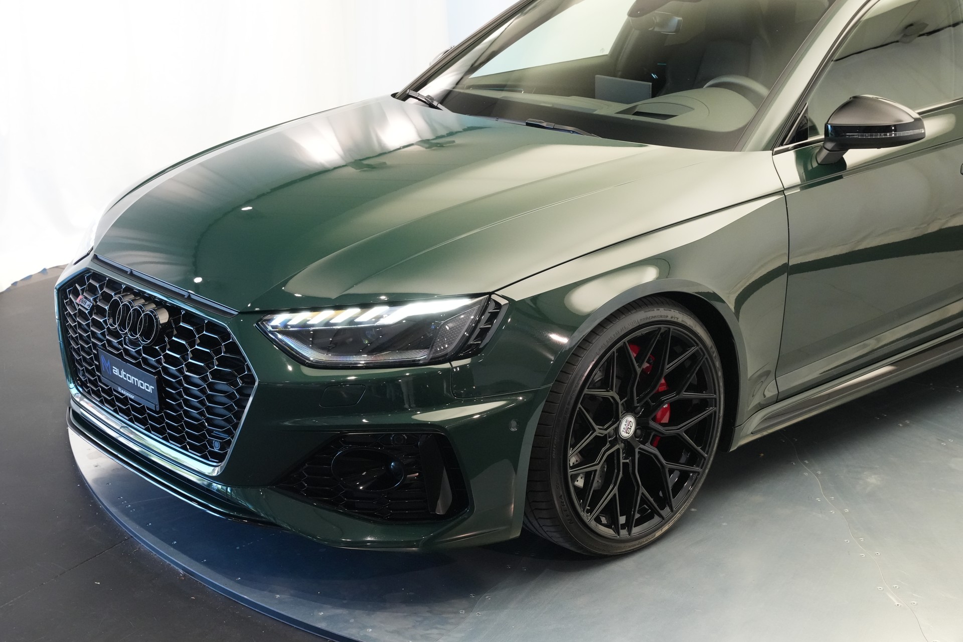 AUDI RS4 Avant quattro tiptronic *CH-Fahrzeug*-image-46