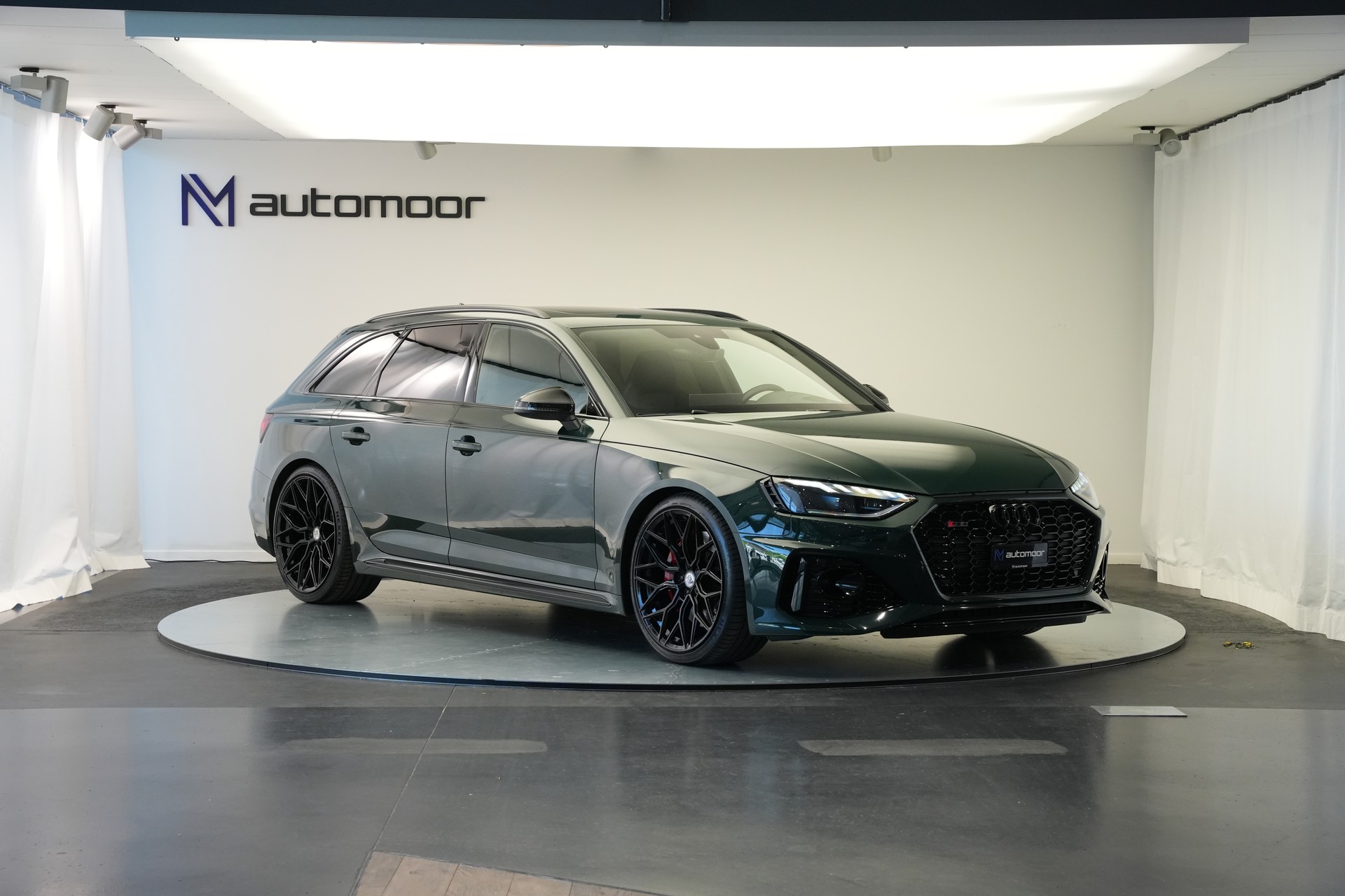 AUDI RS4 Avant quattro tiptronic *CH-Fahrzeug*-image-2