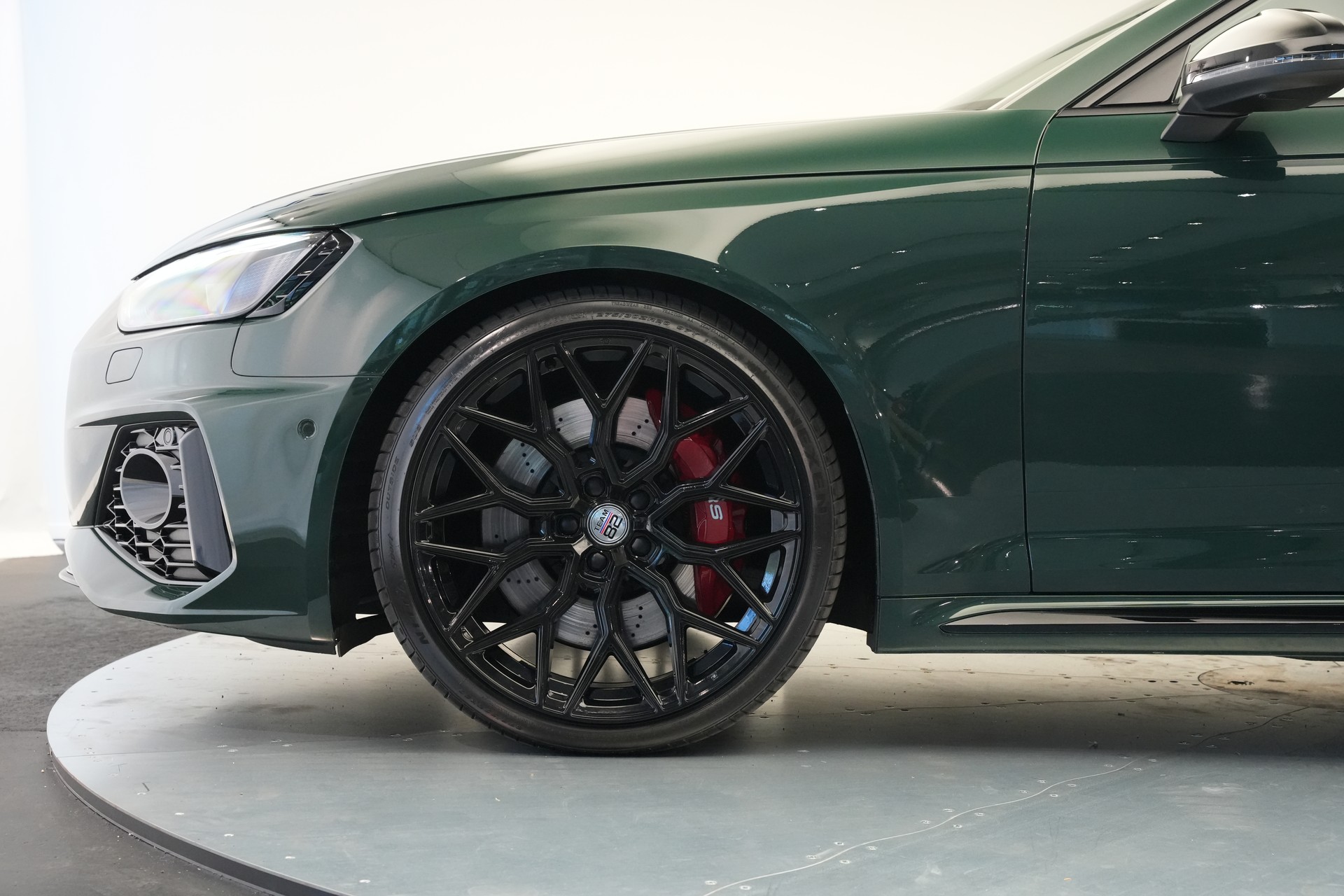 AUDI RS4 Avant quattro tiptronic *CH-Fahrzeug*-image-40