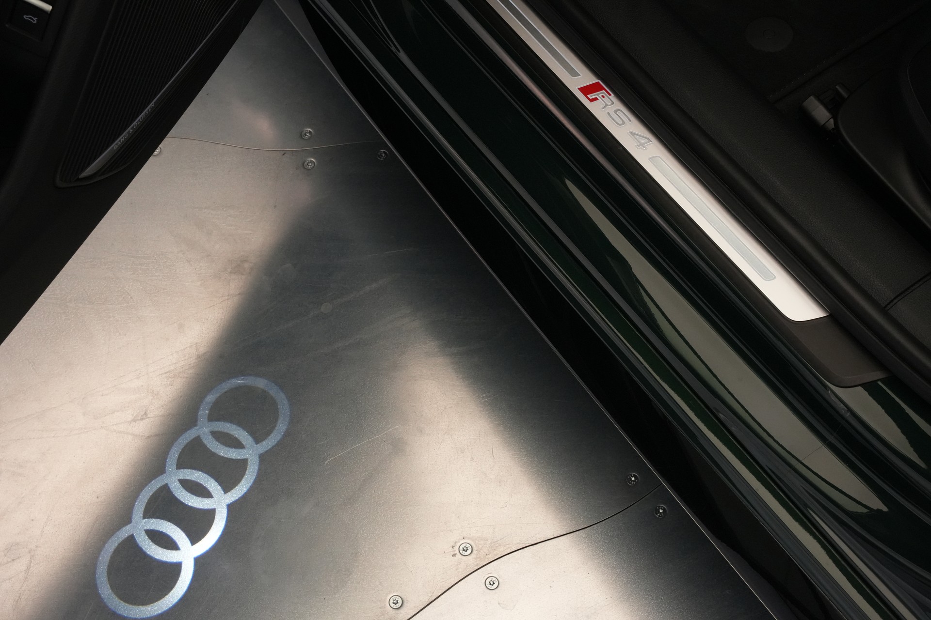AUDI RS4 Avant quattro tiptronic *CH-Fahrzeug*-image-19