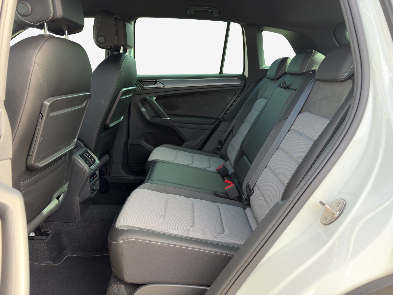 VW Tiguan 2.0TSI Highline 4Motion DSG-image-11