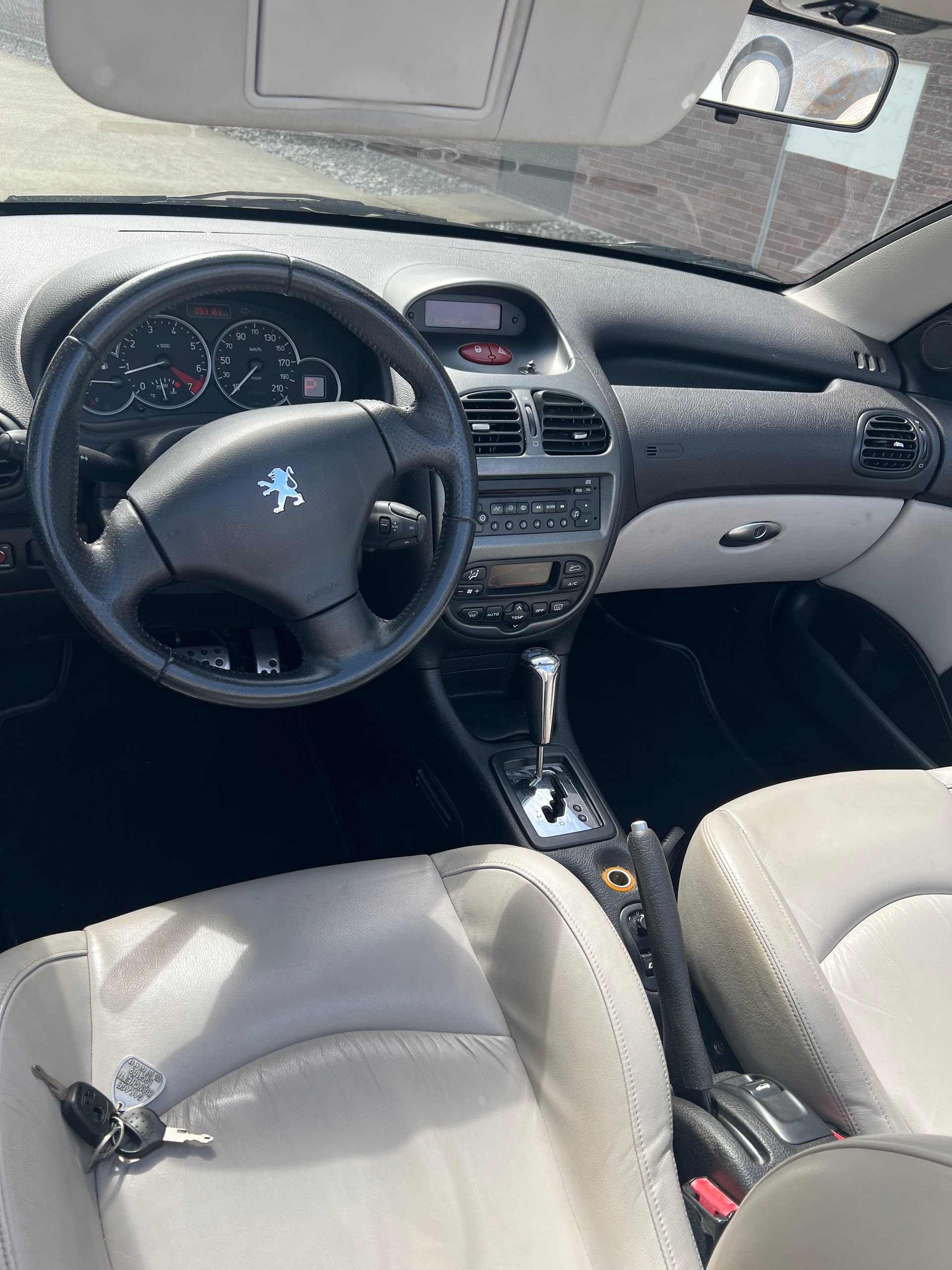 PEUGEOT 206 CC 1.6 16V Exclusive Edition Automatic-image-6