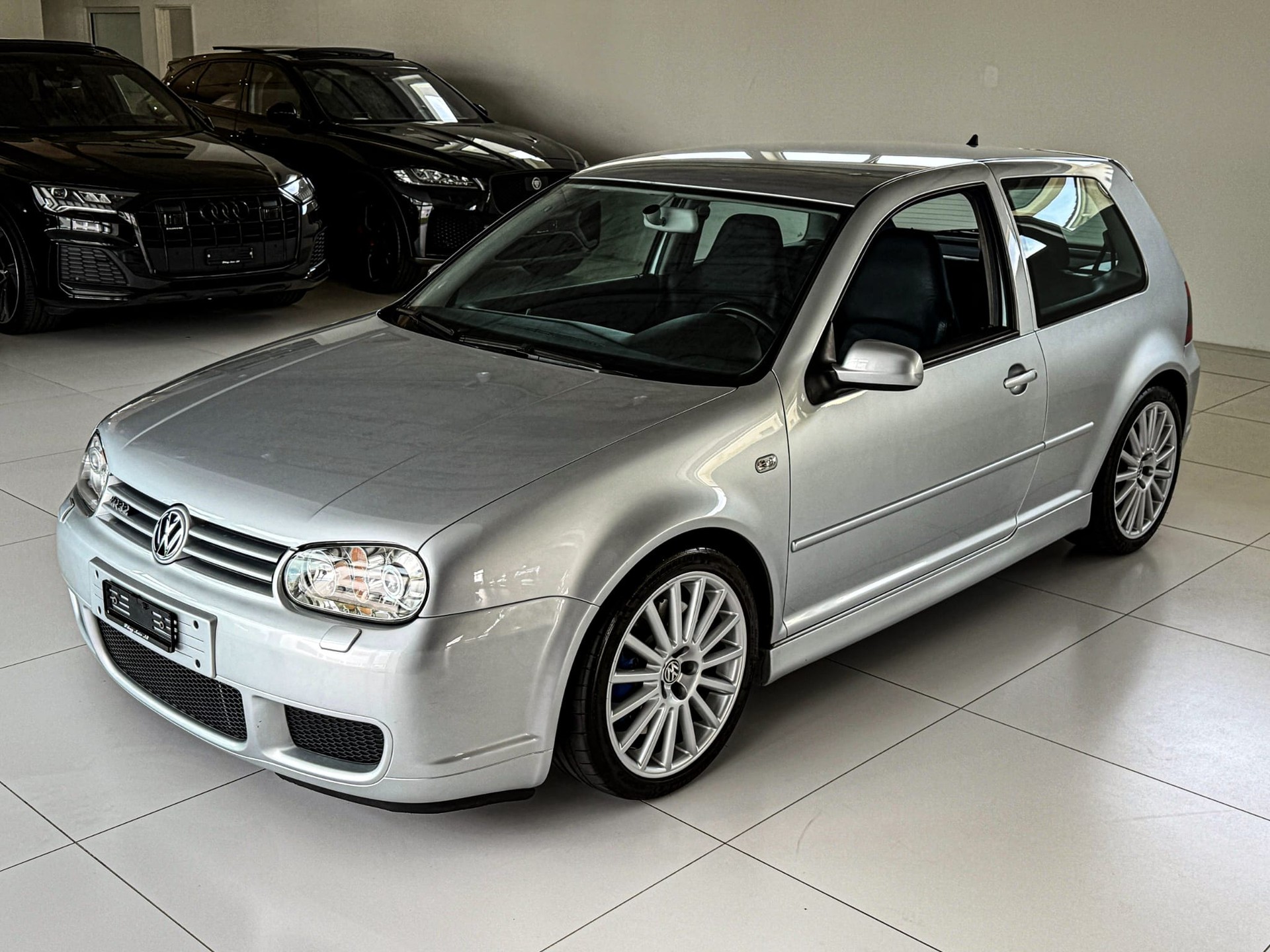 VW Golf R32 4Motion ***CH-Fahrzeug***Lückenloses Serviceheft**Originaler Zustand***-image-1