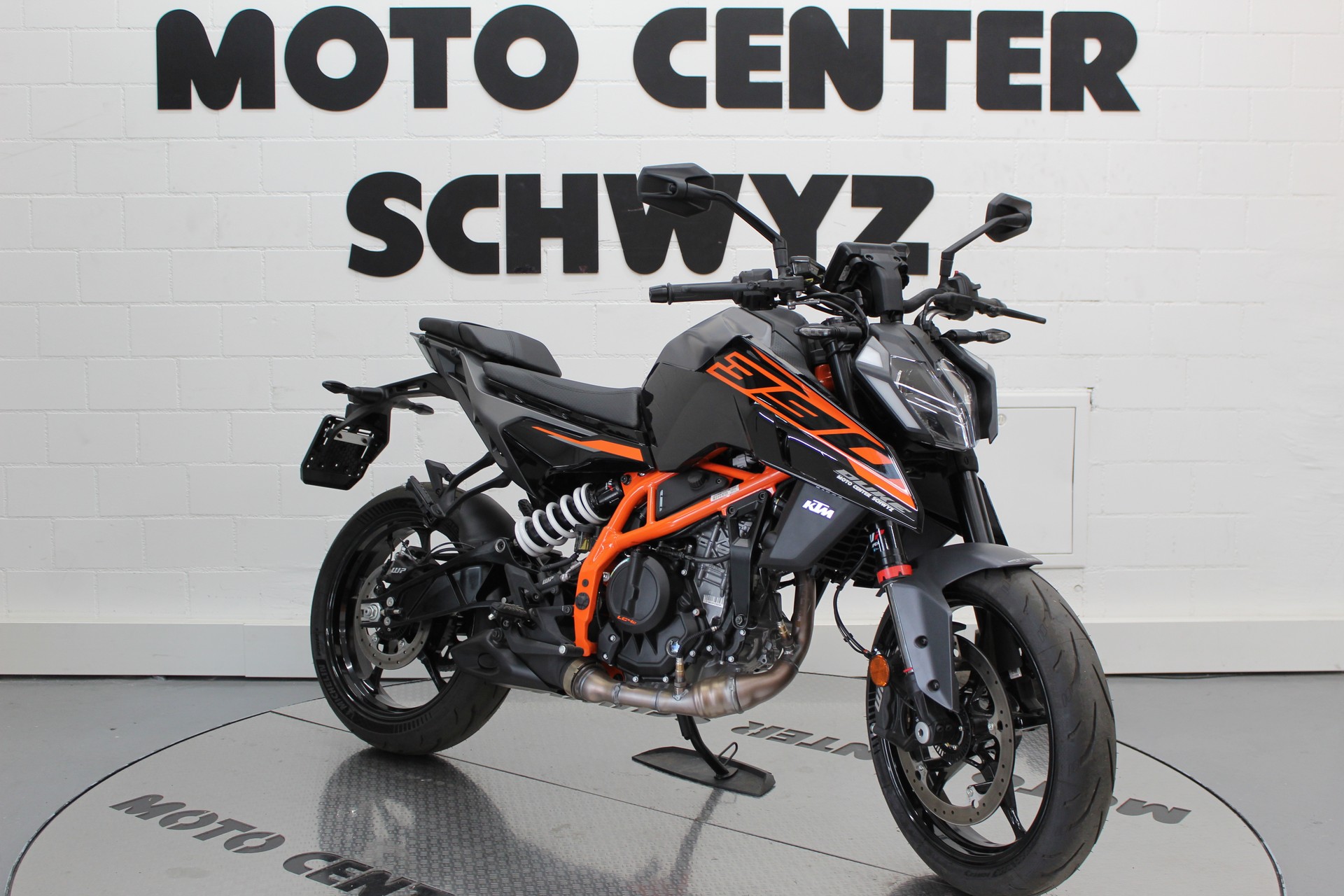 KTM 390 Duke-showroom-element-1