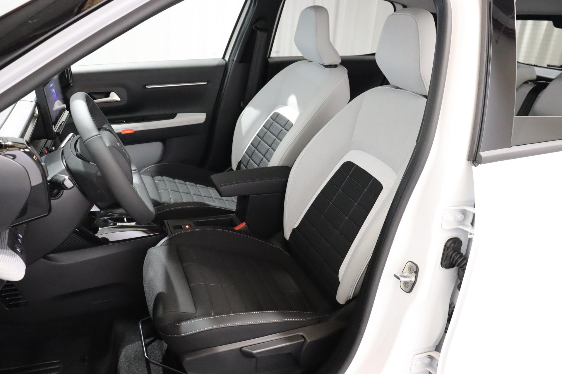 CITROEN C3 1.2 Hybrid Edition Tricolore-image-3