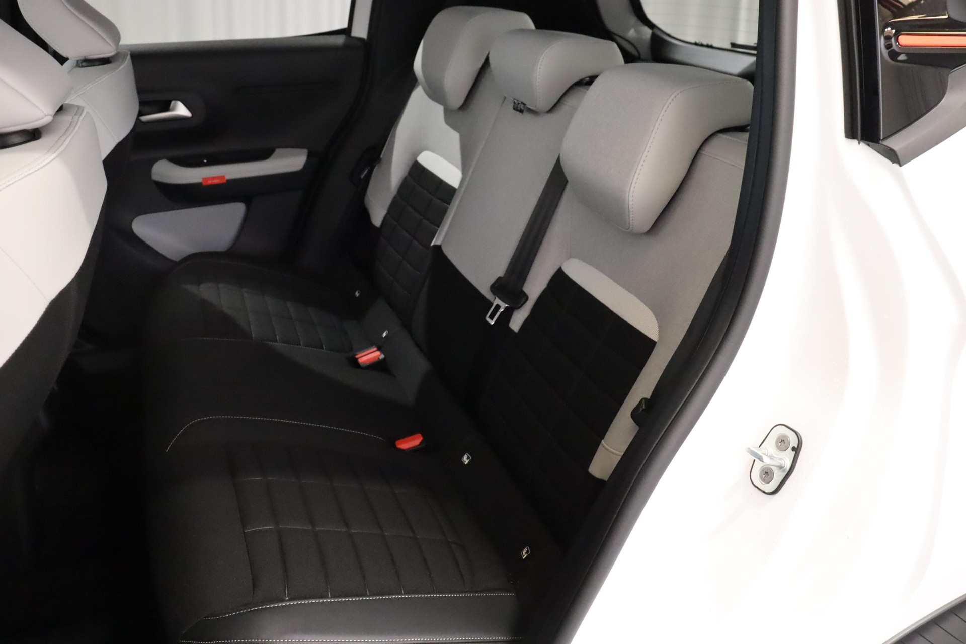CITROEN C3 1.2 Hybrid Edition Tricolore-image-4