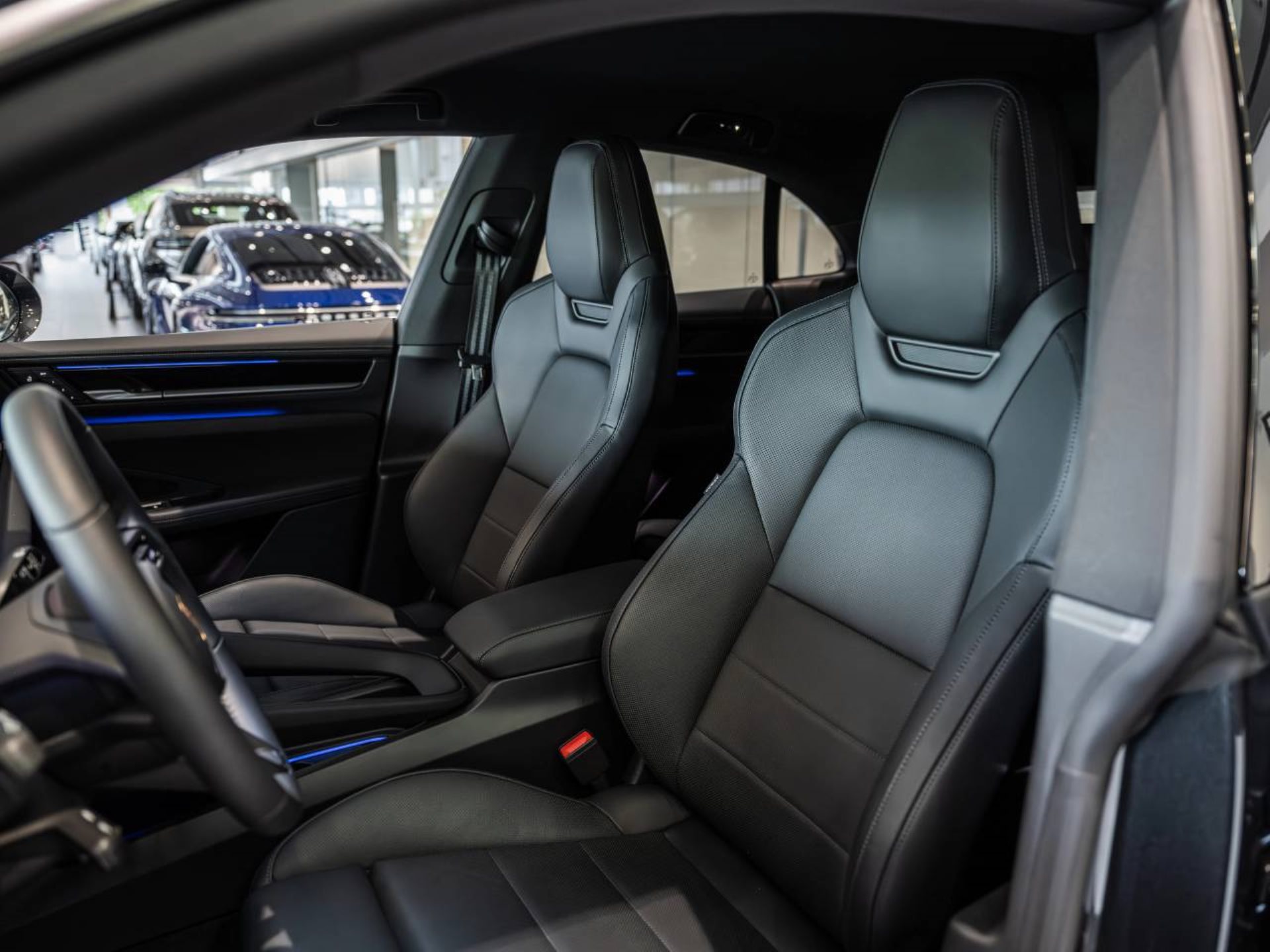 PORSCHE Macan 4-image-4