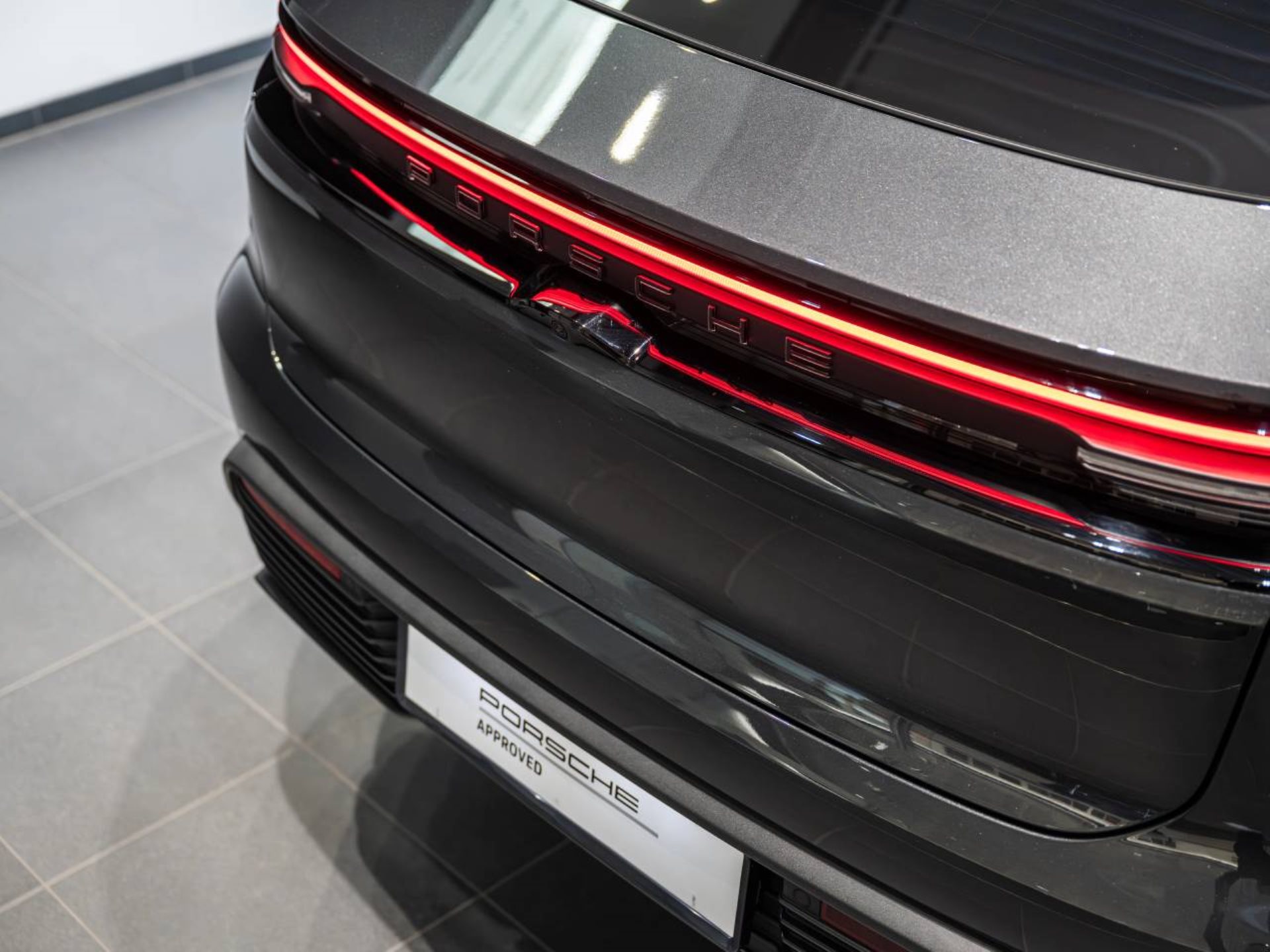 PORSCHE Macan 4-image-27