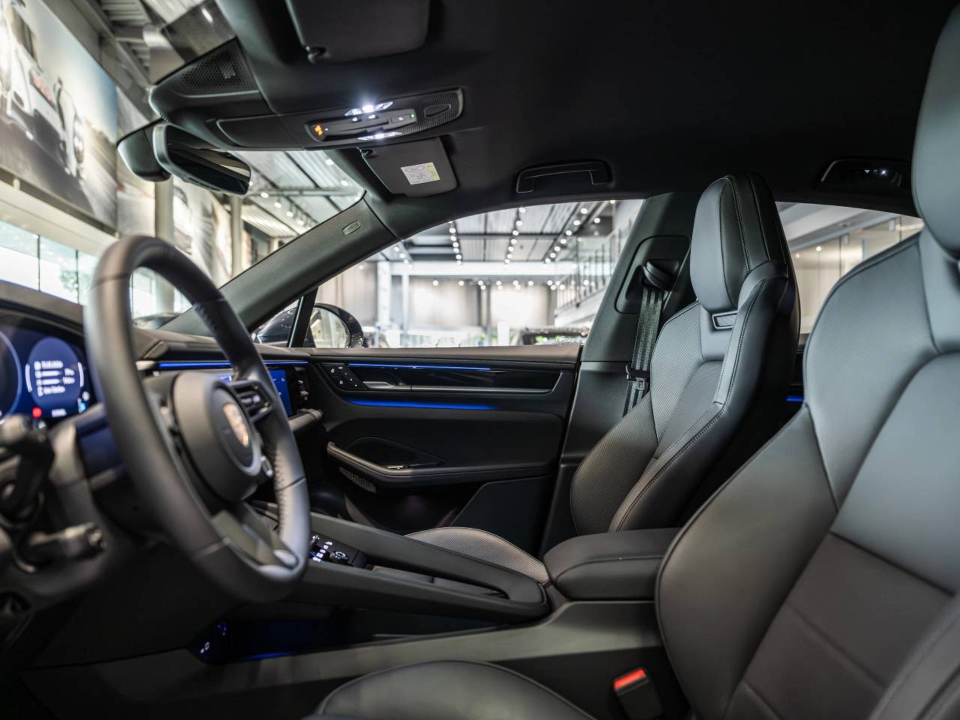 PORSCHE Macan 4-image-3