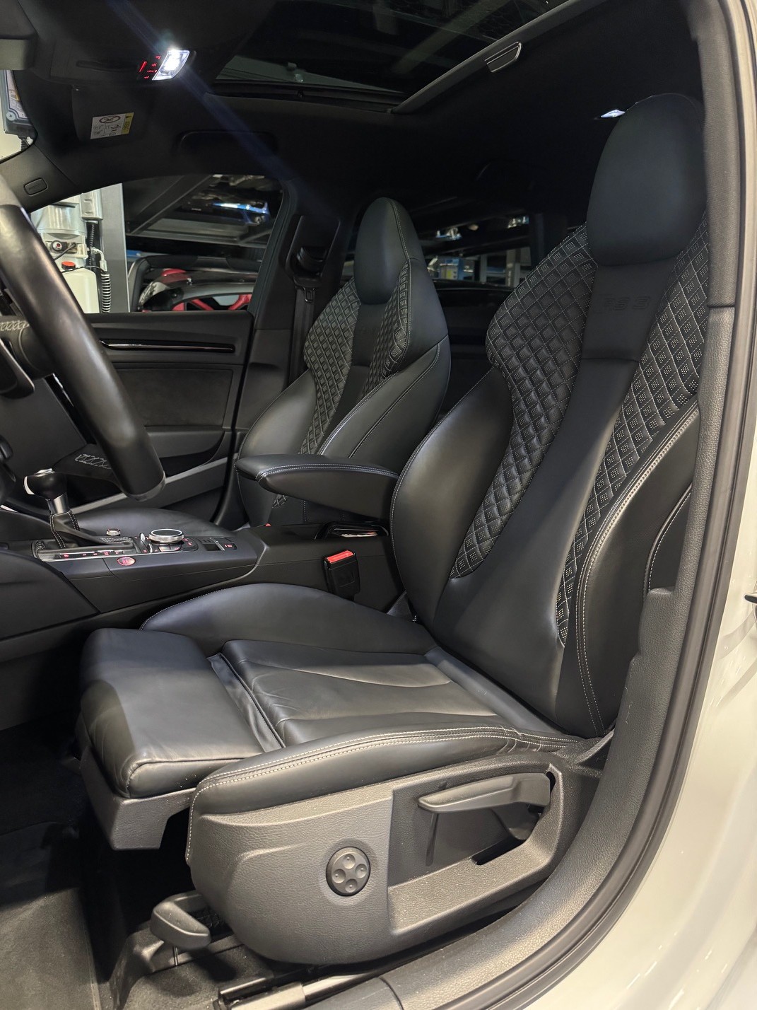 AUDI RS3 2.5 TSI quattro S-tronic-image-10