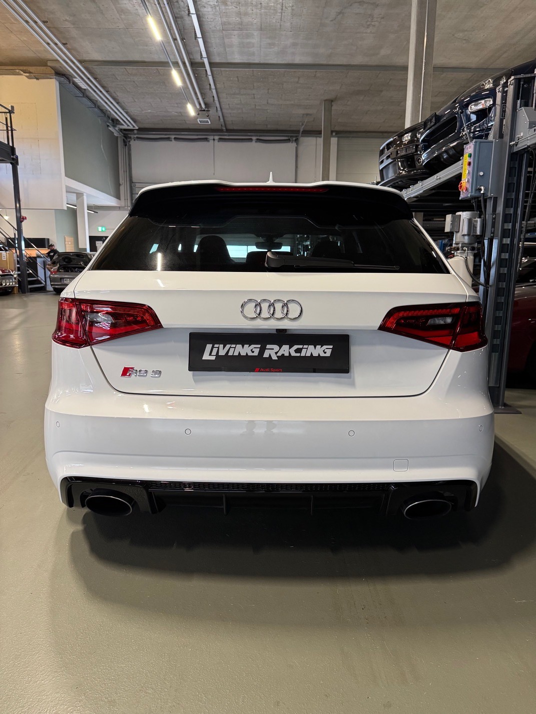 AUDI RS3 2.5 TSI quattro S-tronic-image-3