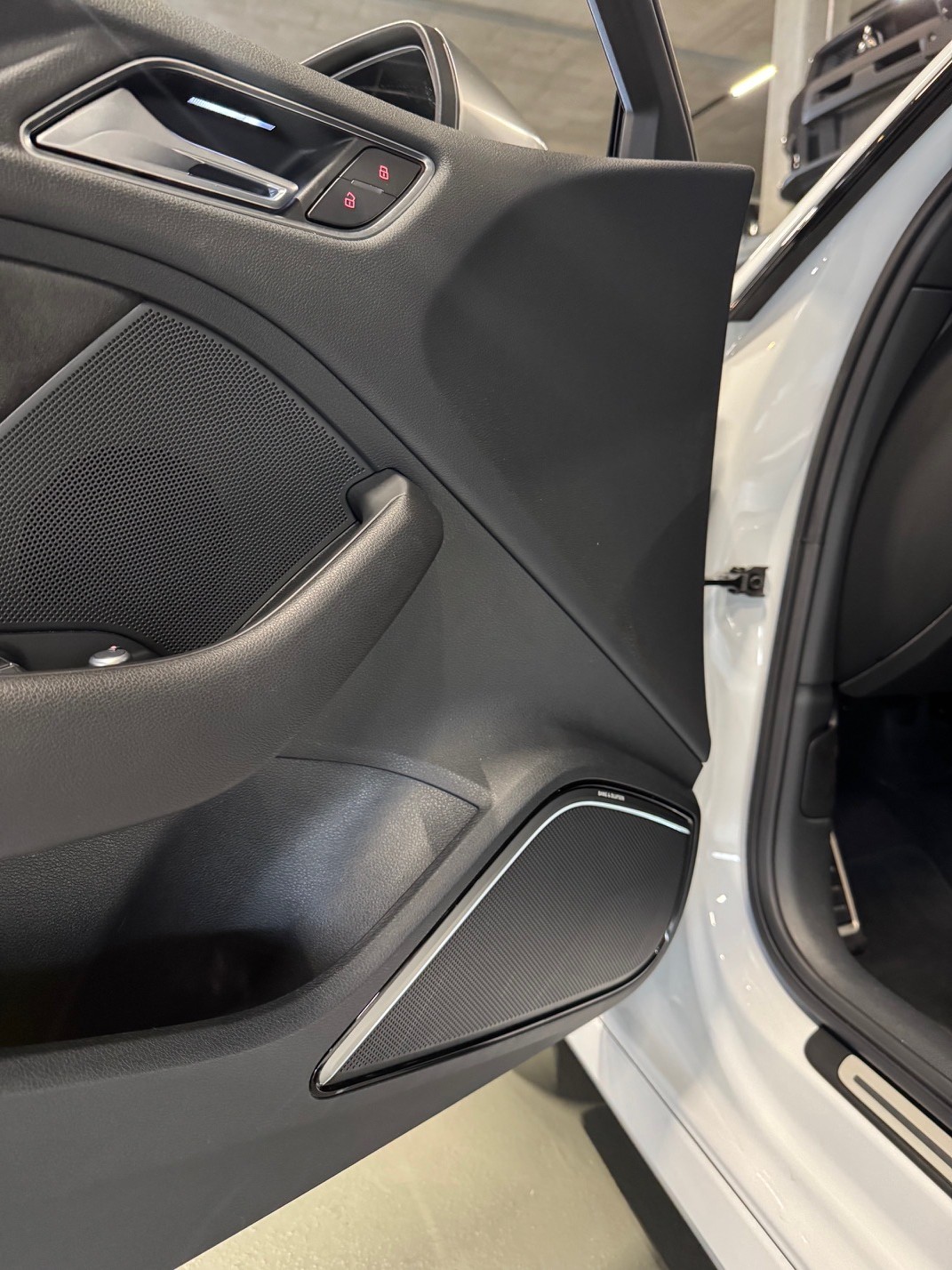AUDI RS3 2.5 TSI quattro S-tronic-image-12