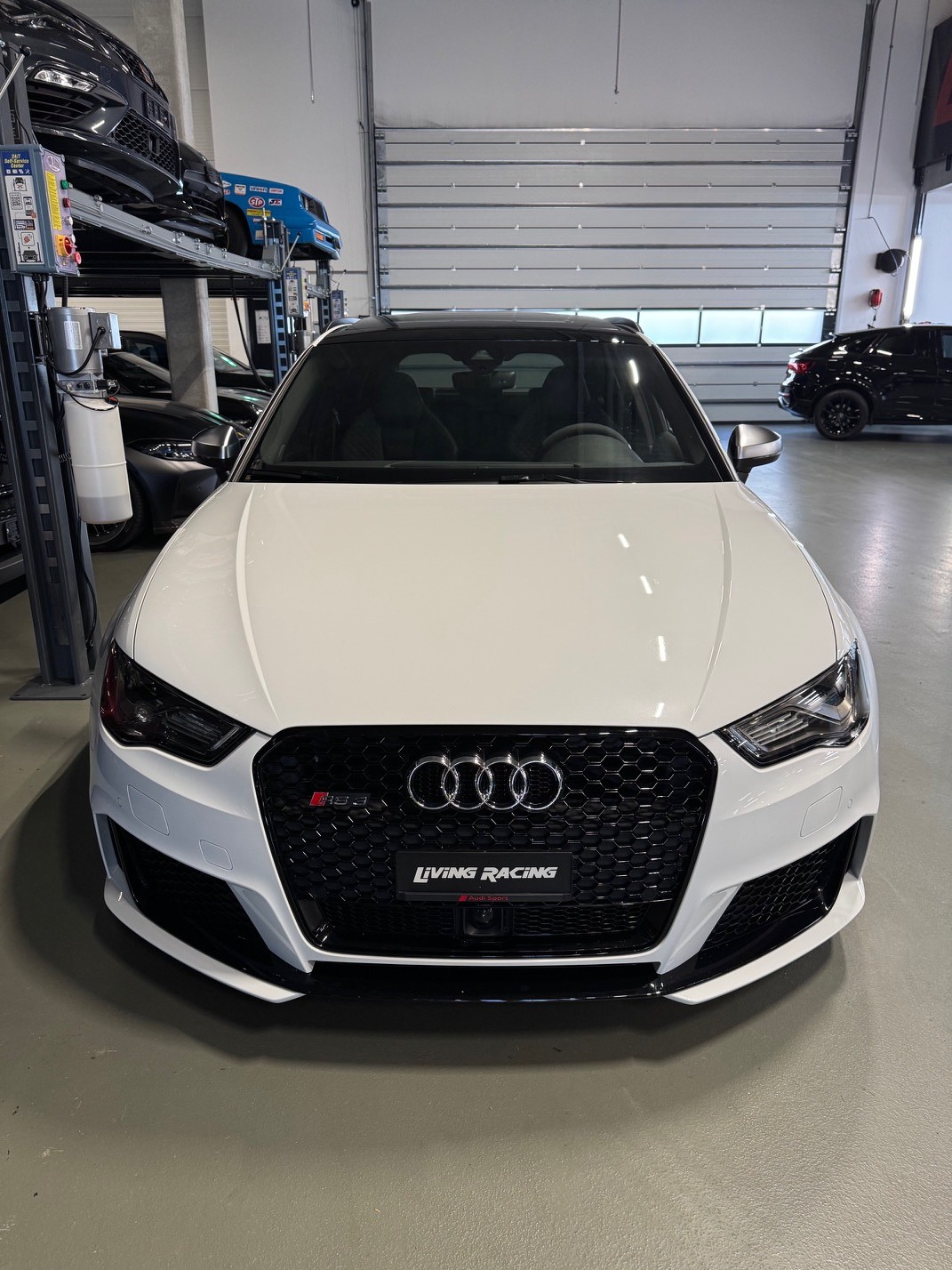 AUDI RS3 2.5 TSI quattro S-tronic-image-4