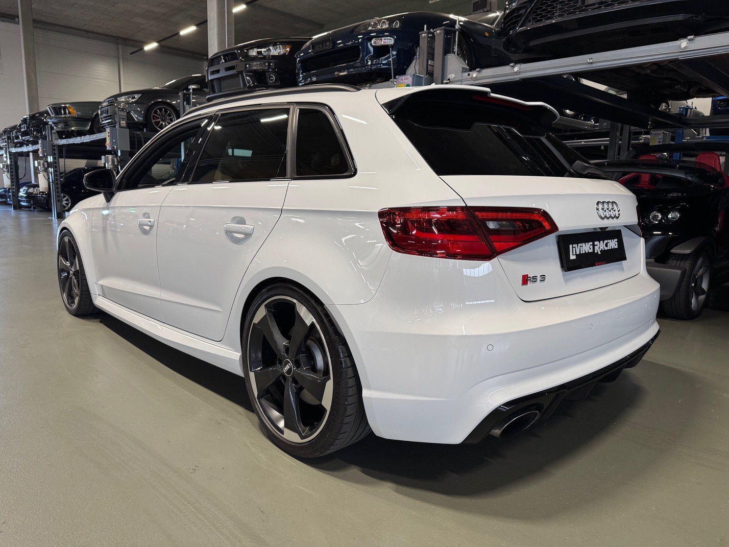 AUDI RS3 2.5 TSI quattro S-tronic-image-2