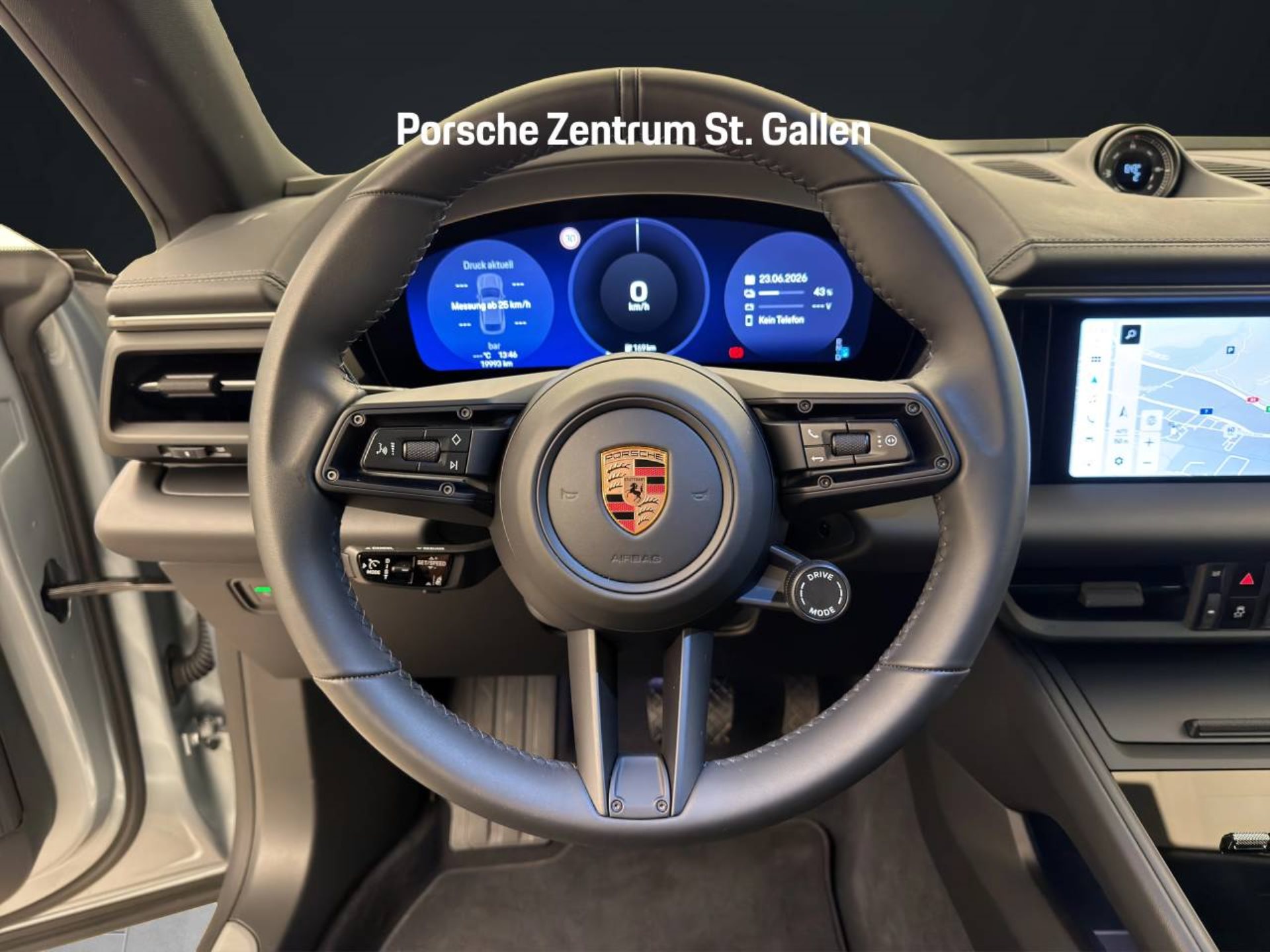 PORSCHE Macan 4-image-12