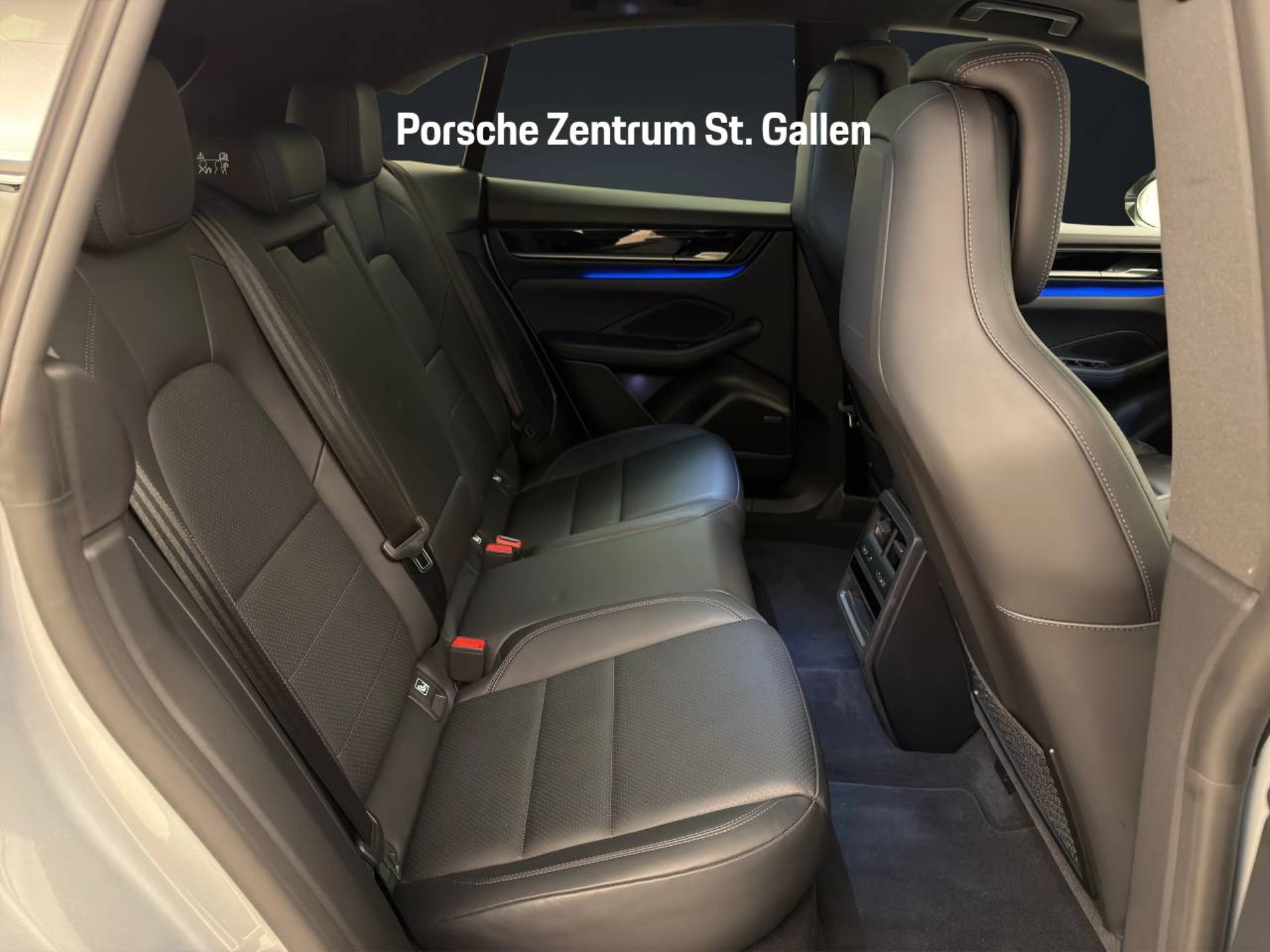 PORSCHE Macan 4-image-19