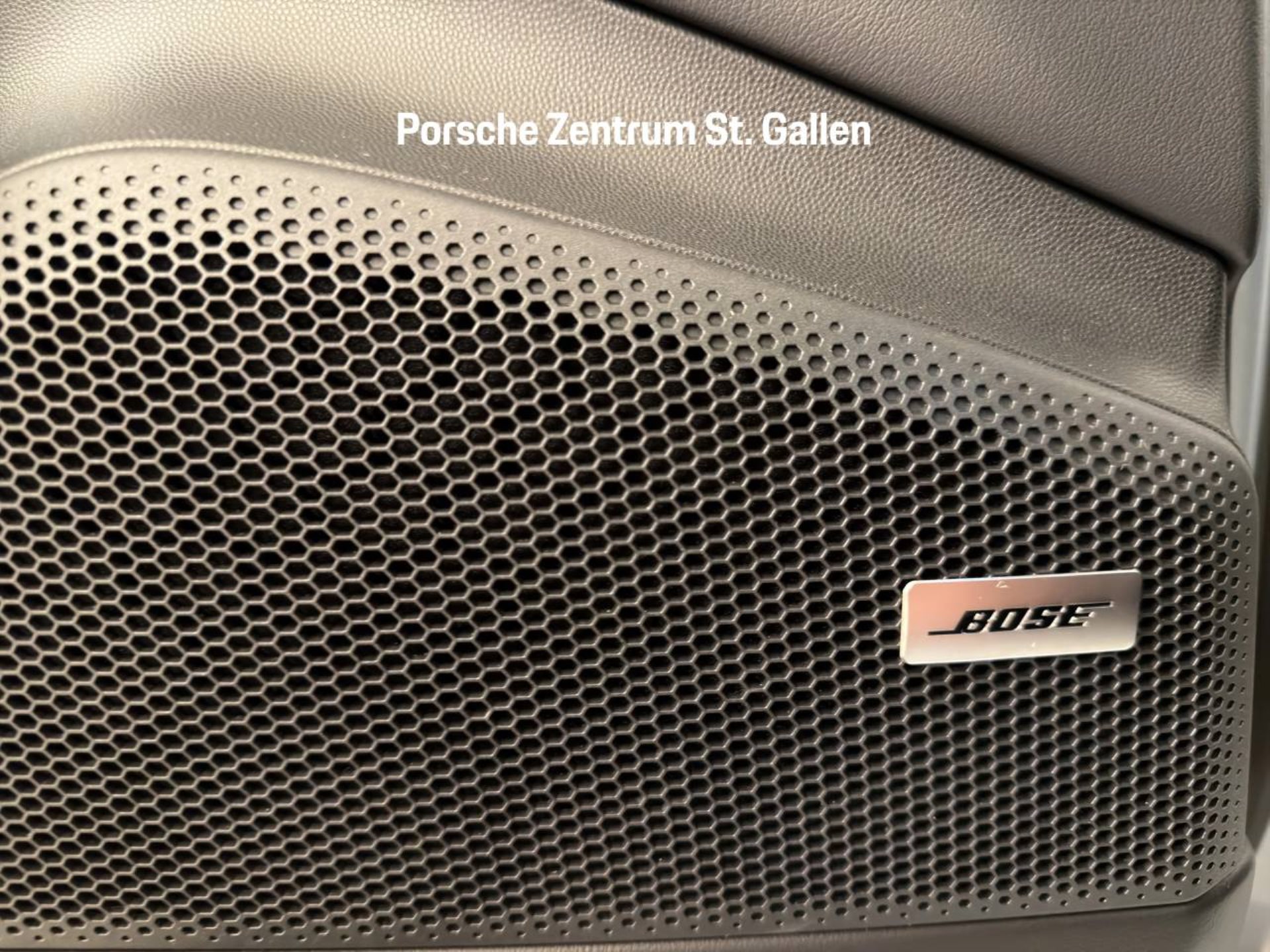 PORSCHE Macan 4-image-25