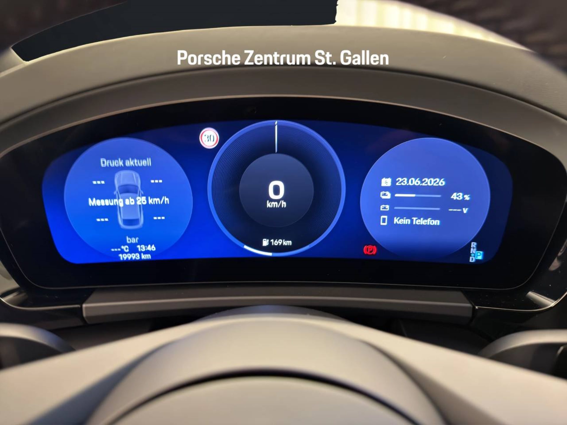PORSCHE Macan 4-image-24