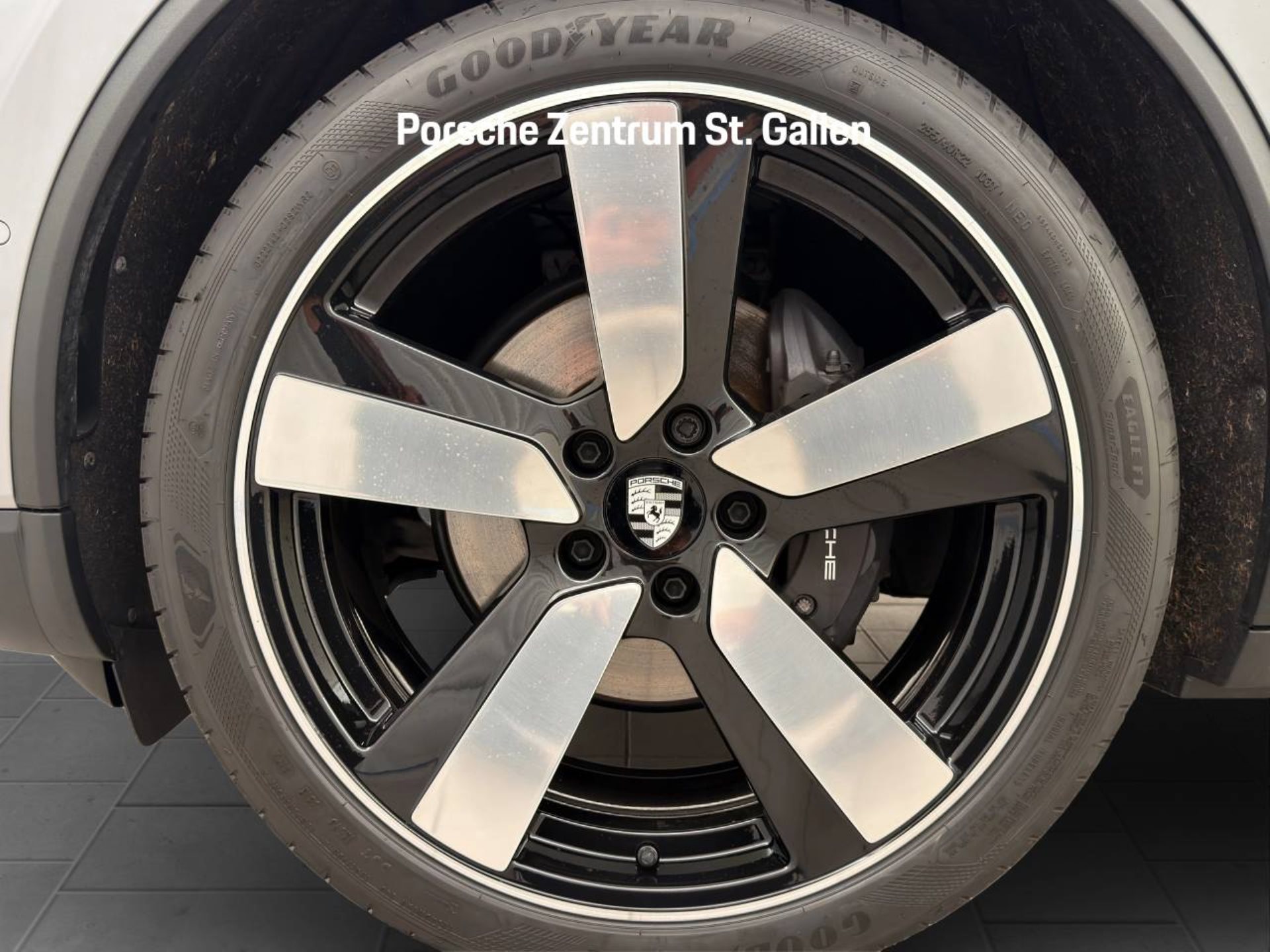 PORSCHE Macan 4-image-11