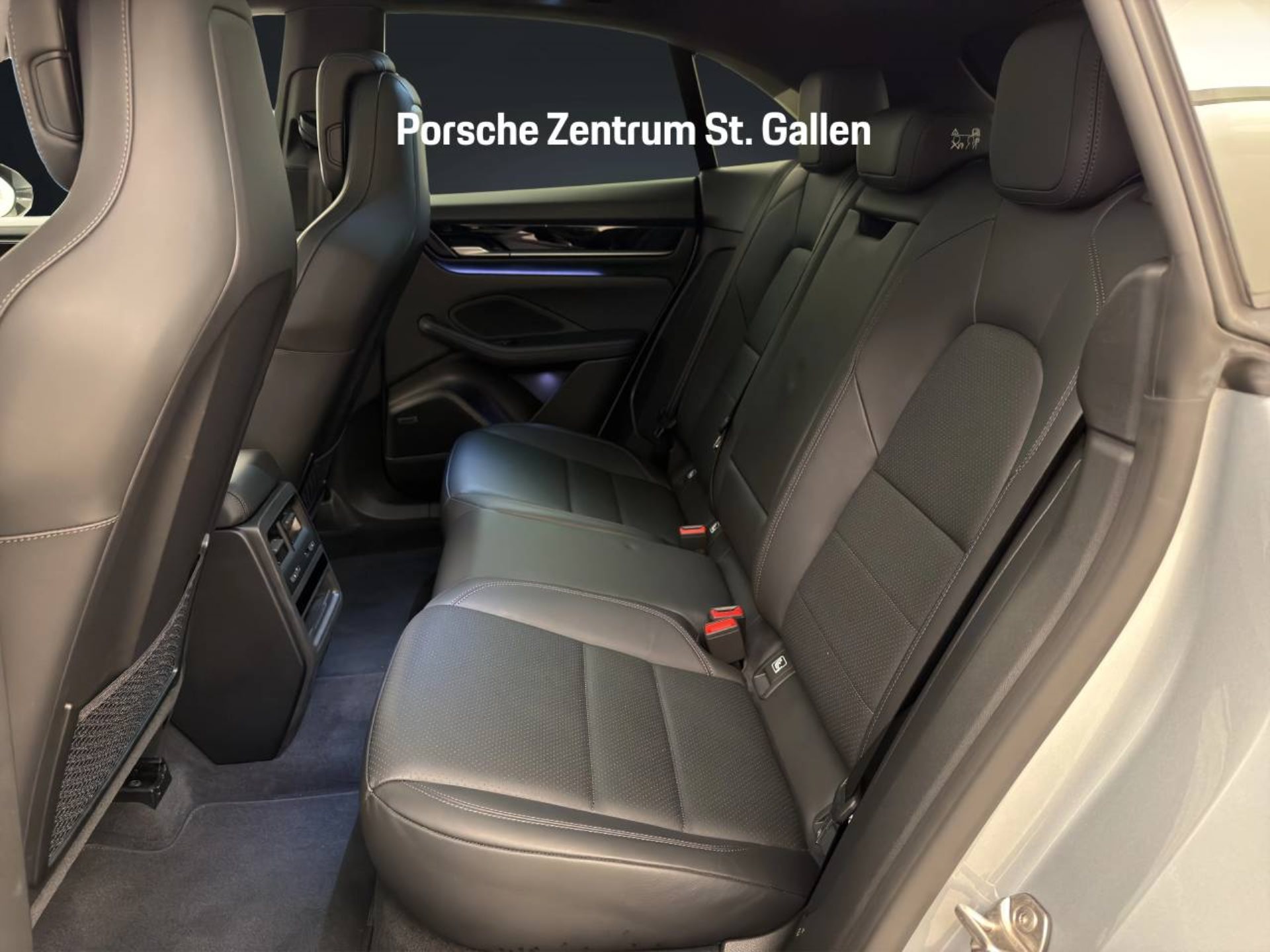 PORSCHE Macan 4-image-14