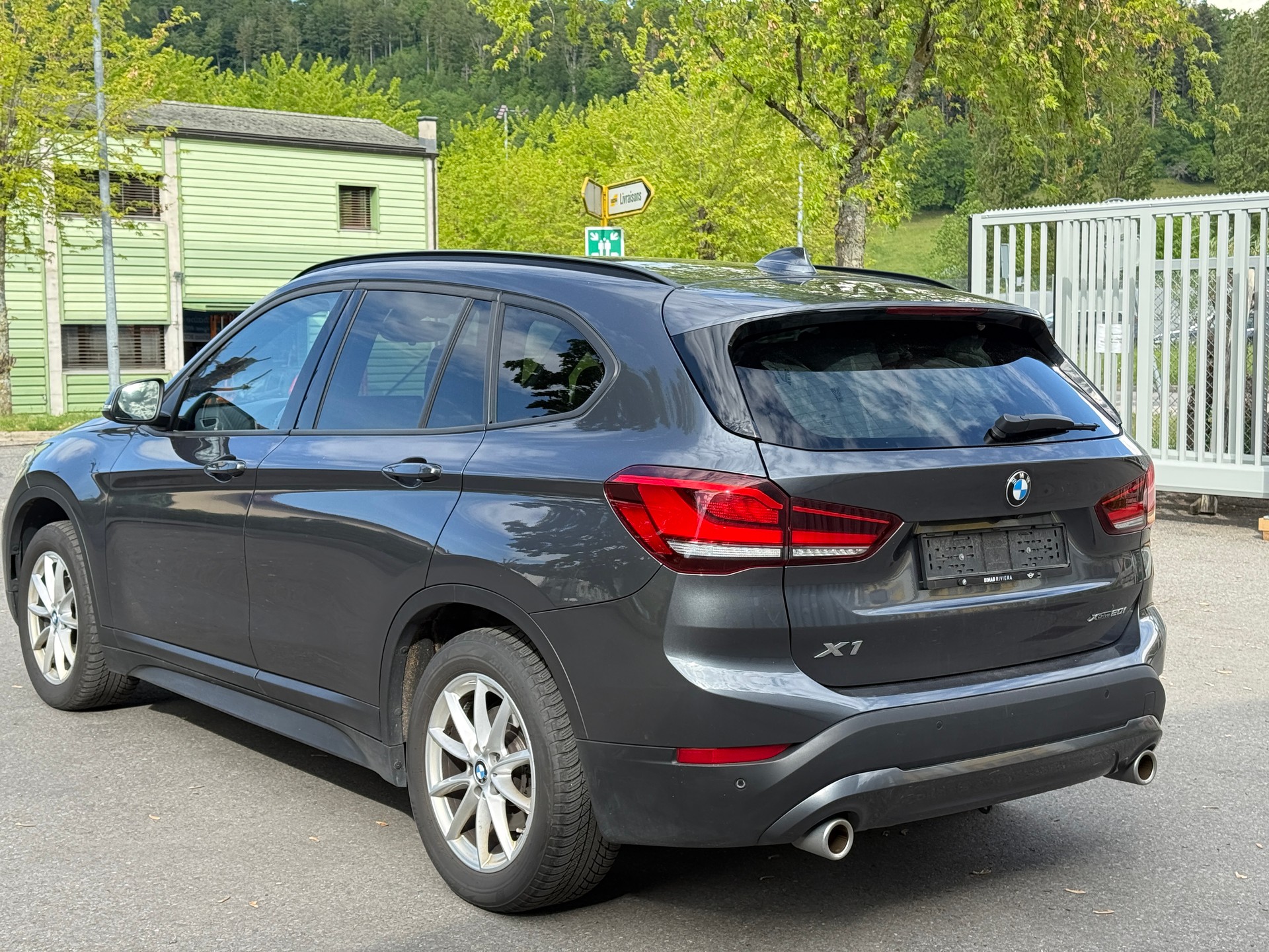 BMW X1 xDrive 20i Essential Edition Steptronic-image-6