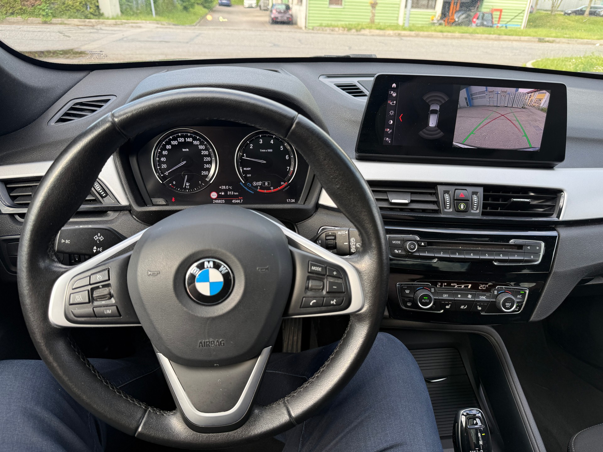 BMW X1 xDrive 20i Essential Edition Steptronic-image-10