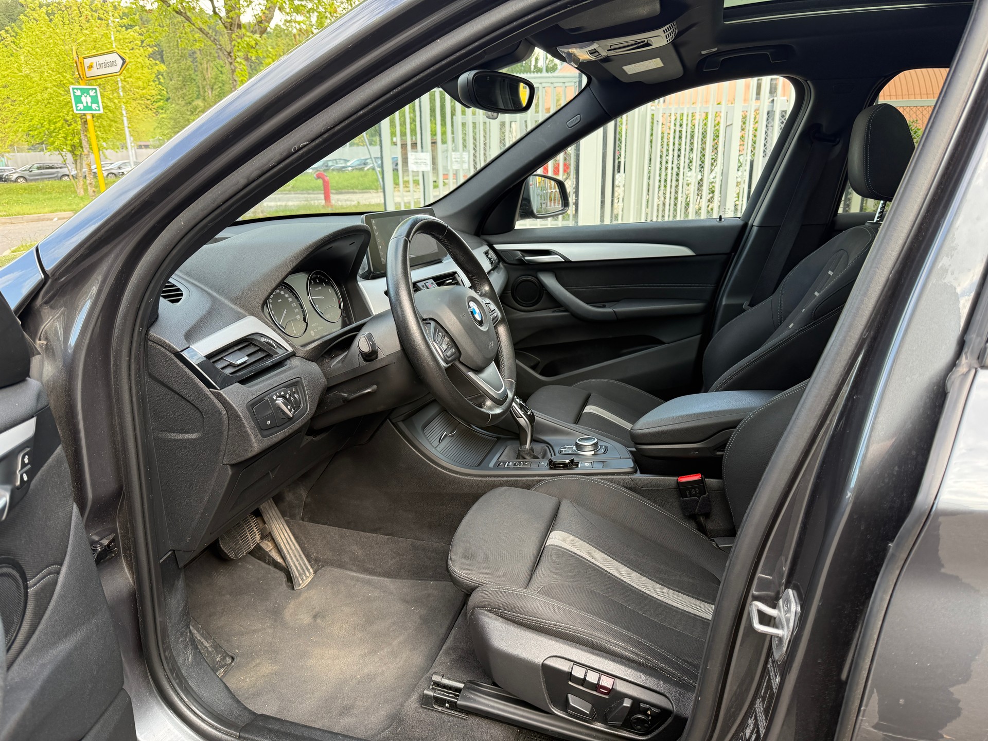 BMW X1 xDrive 20i Essential Edition Steptronic-image-9