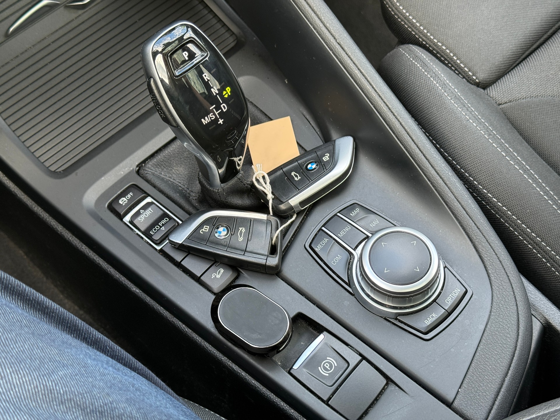 BMW X1 xDrive 20i Essential Edition Steptronic-image-12