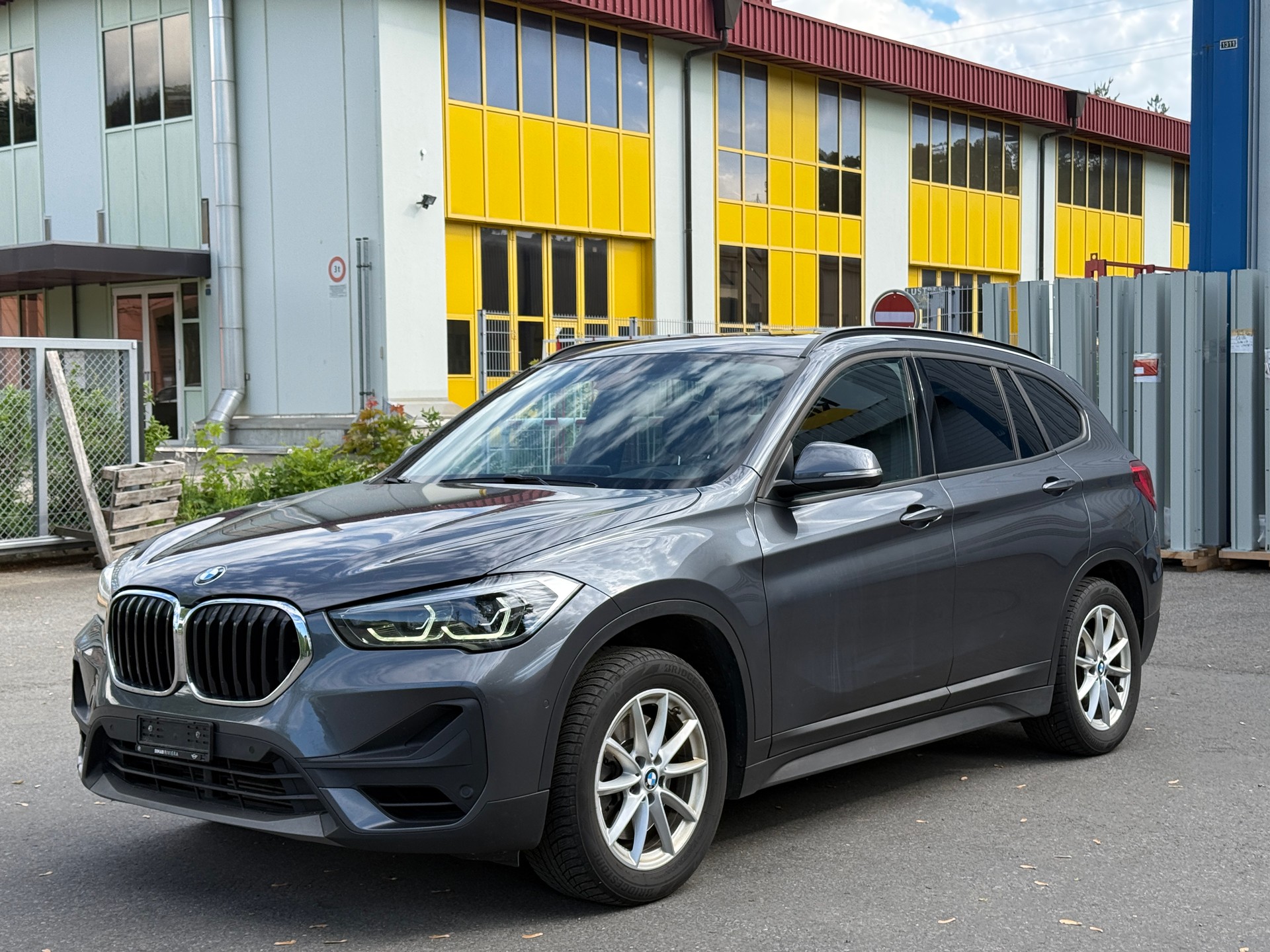 BMW X1 xDrive 20i Essential Edition Steptronic-image-0