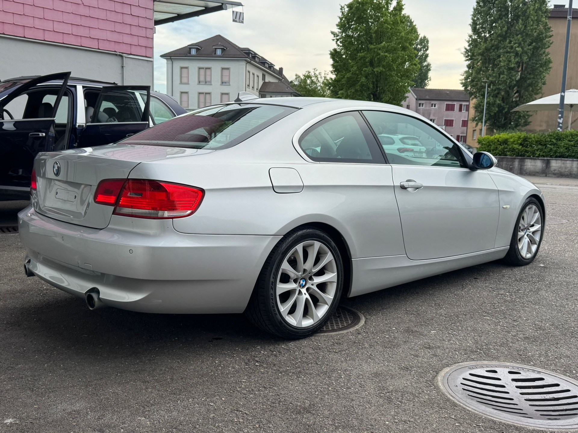 BMW 335i Coupé-image-4
