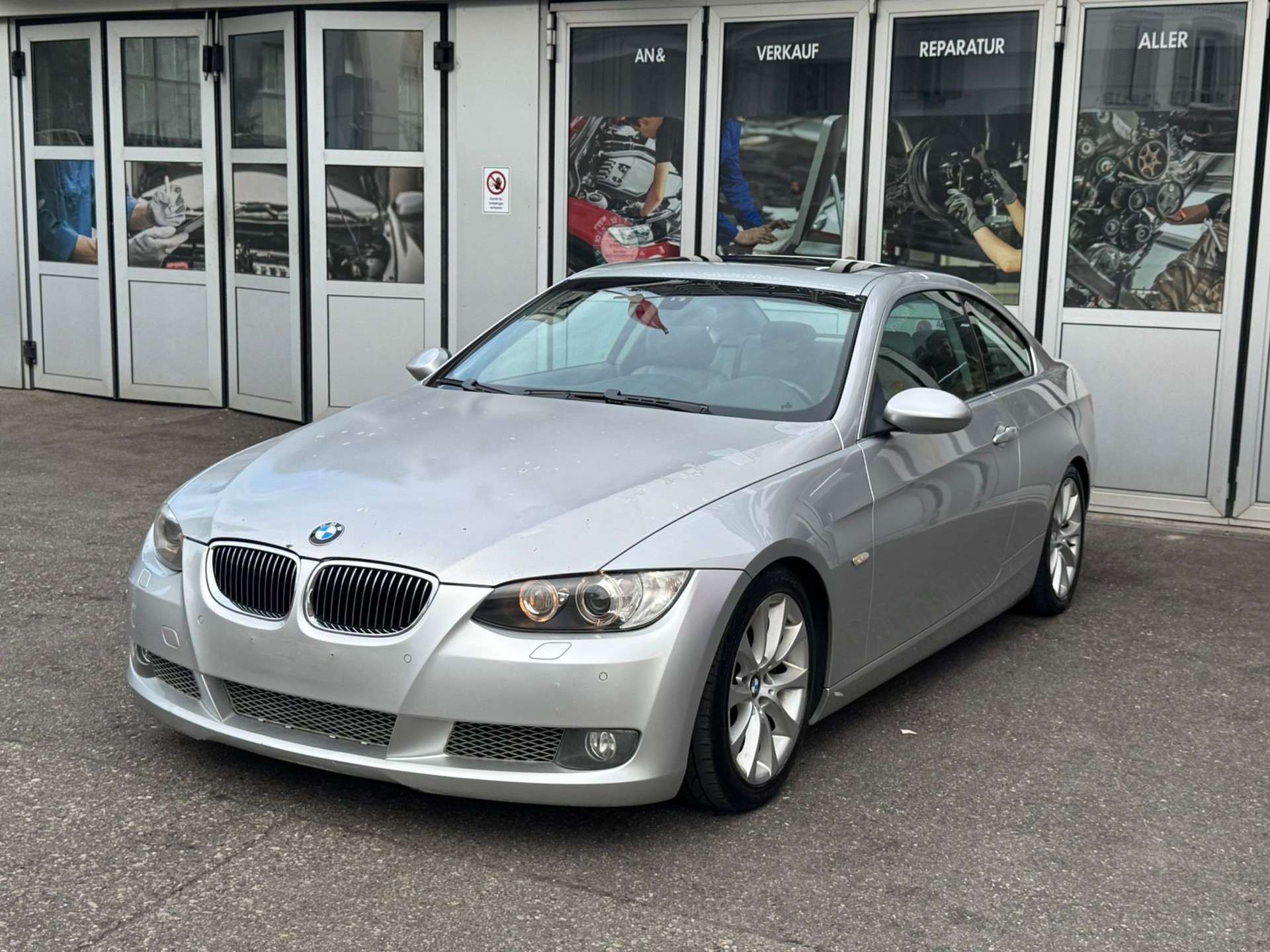 BMW 335i Coupé-image-2