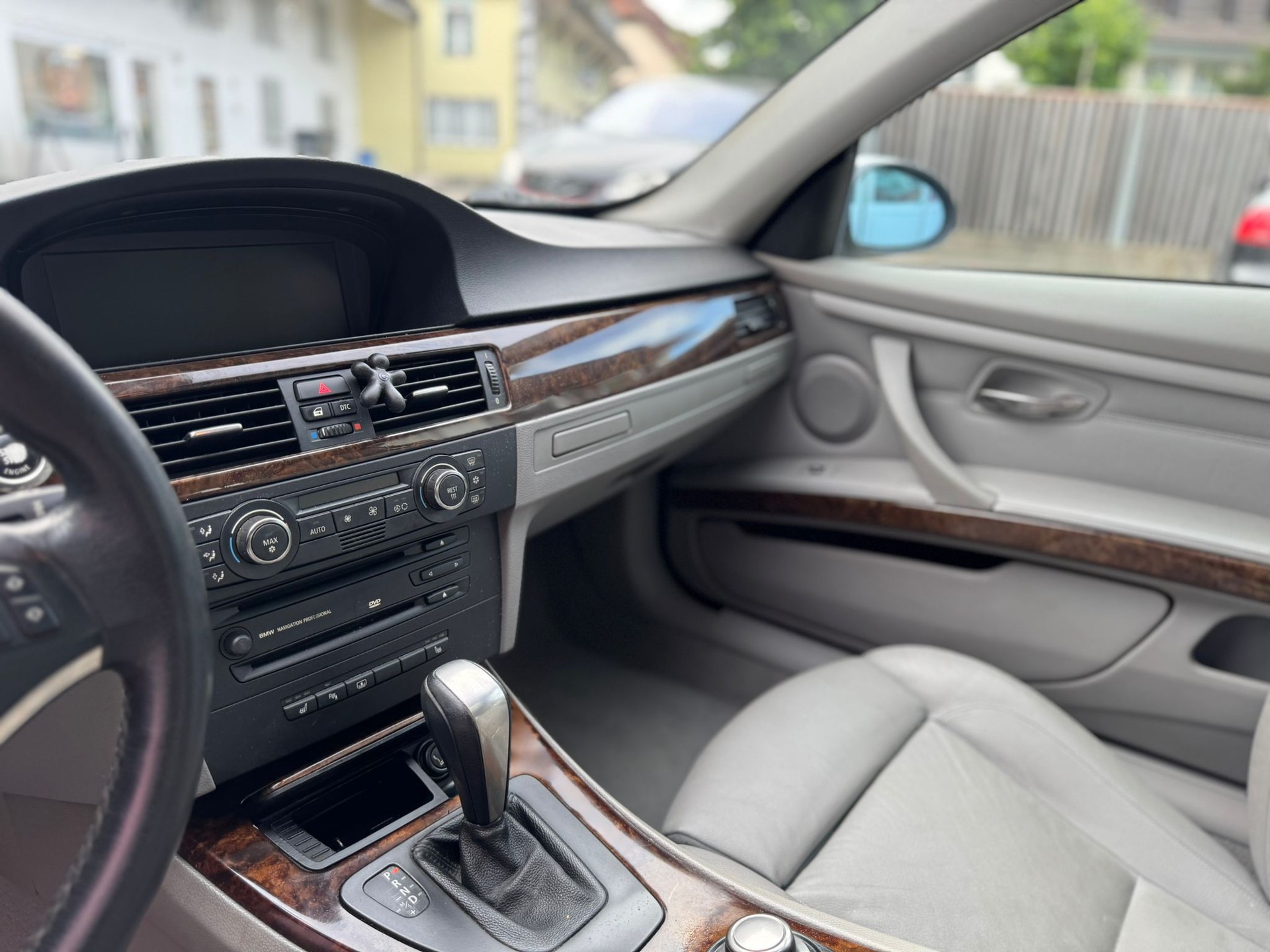 BMW 335i Coupé-image-7