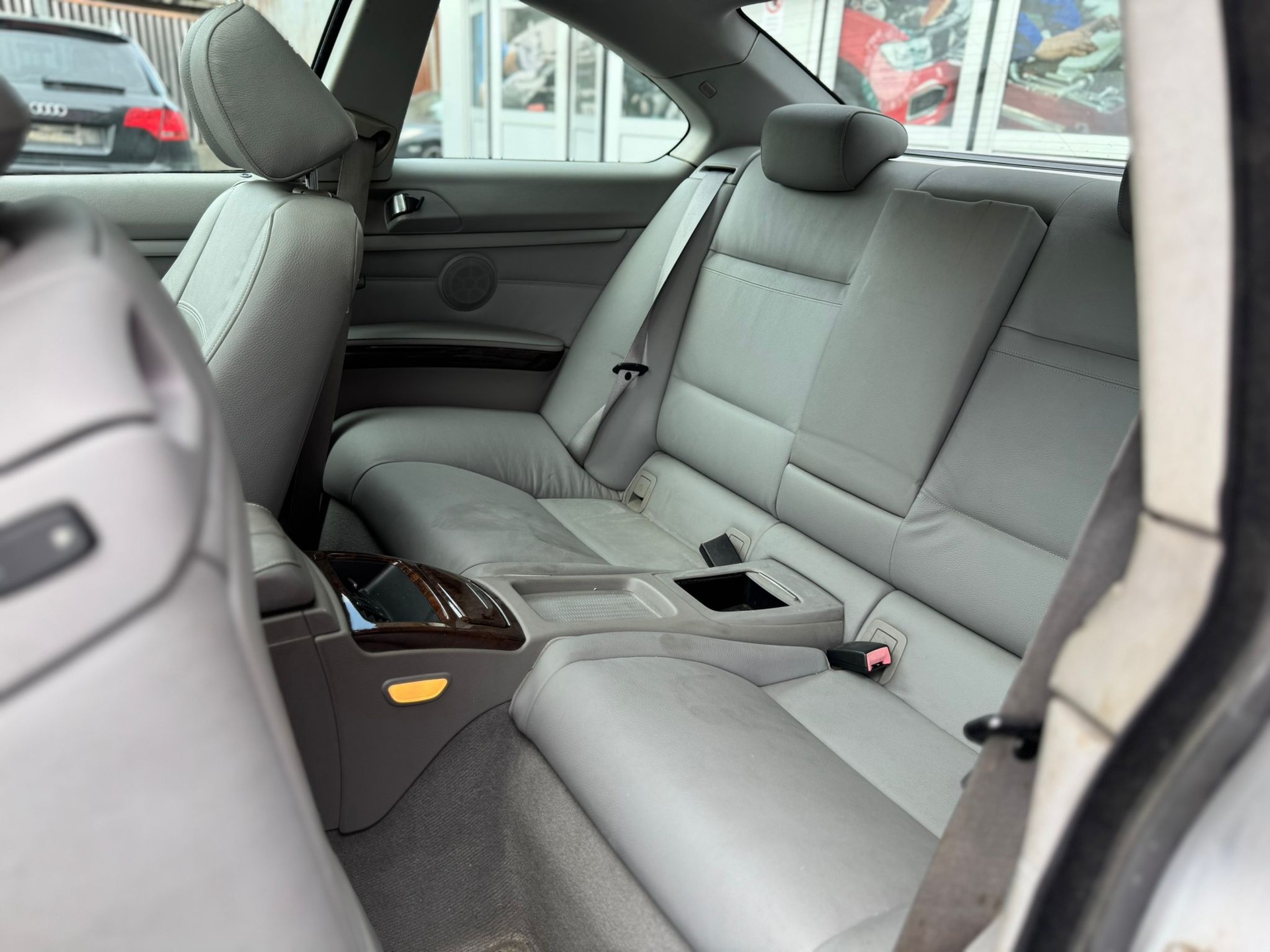 BMW 335i Coupé-image-9