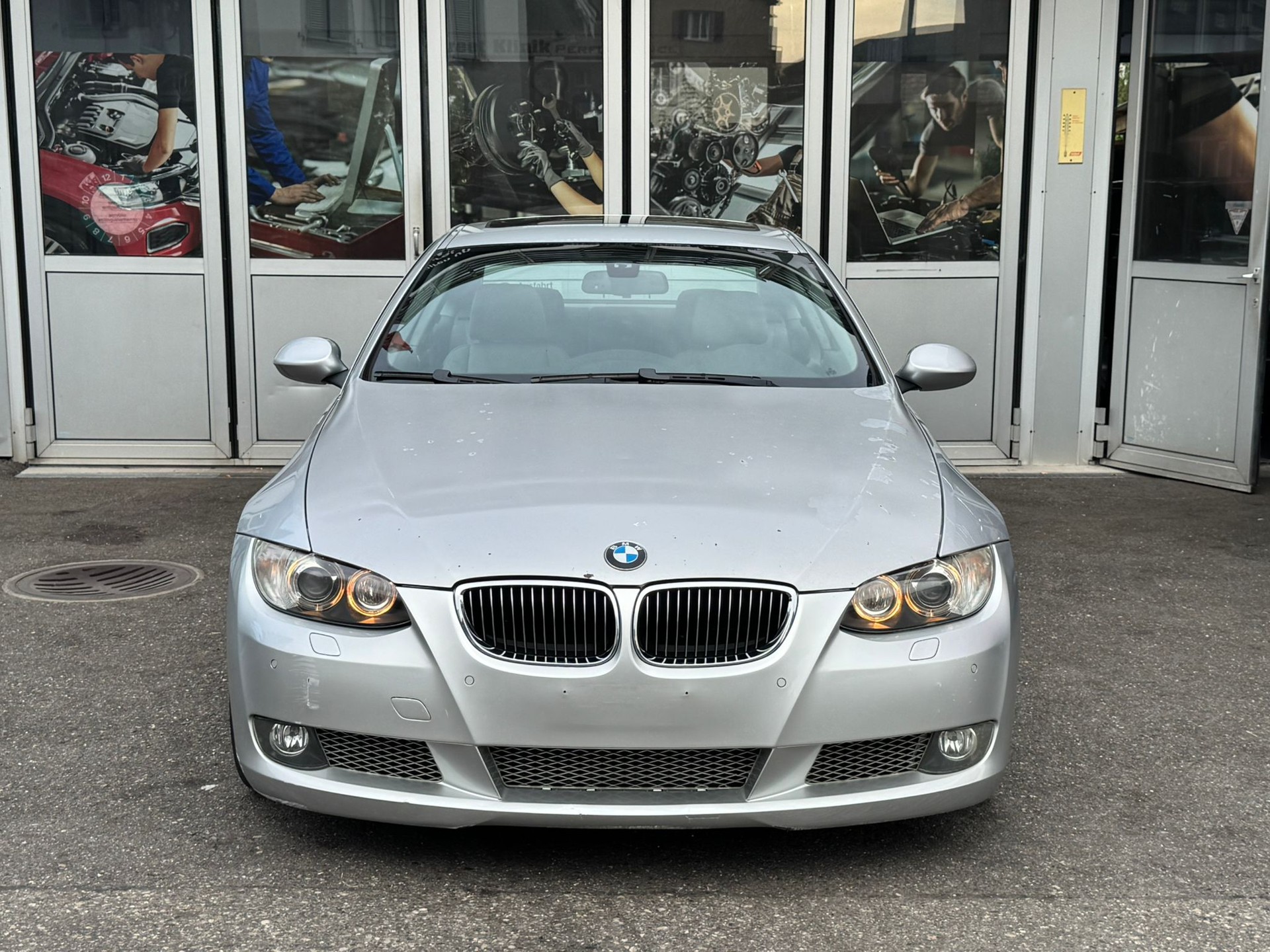 BMW 335i Coupé-image-1