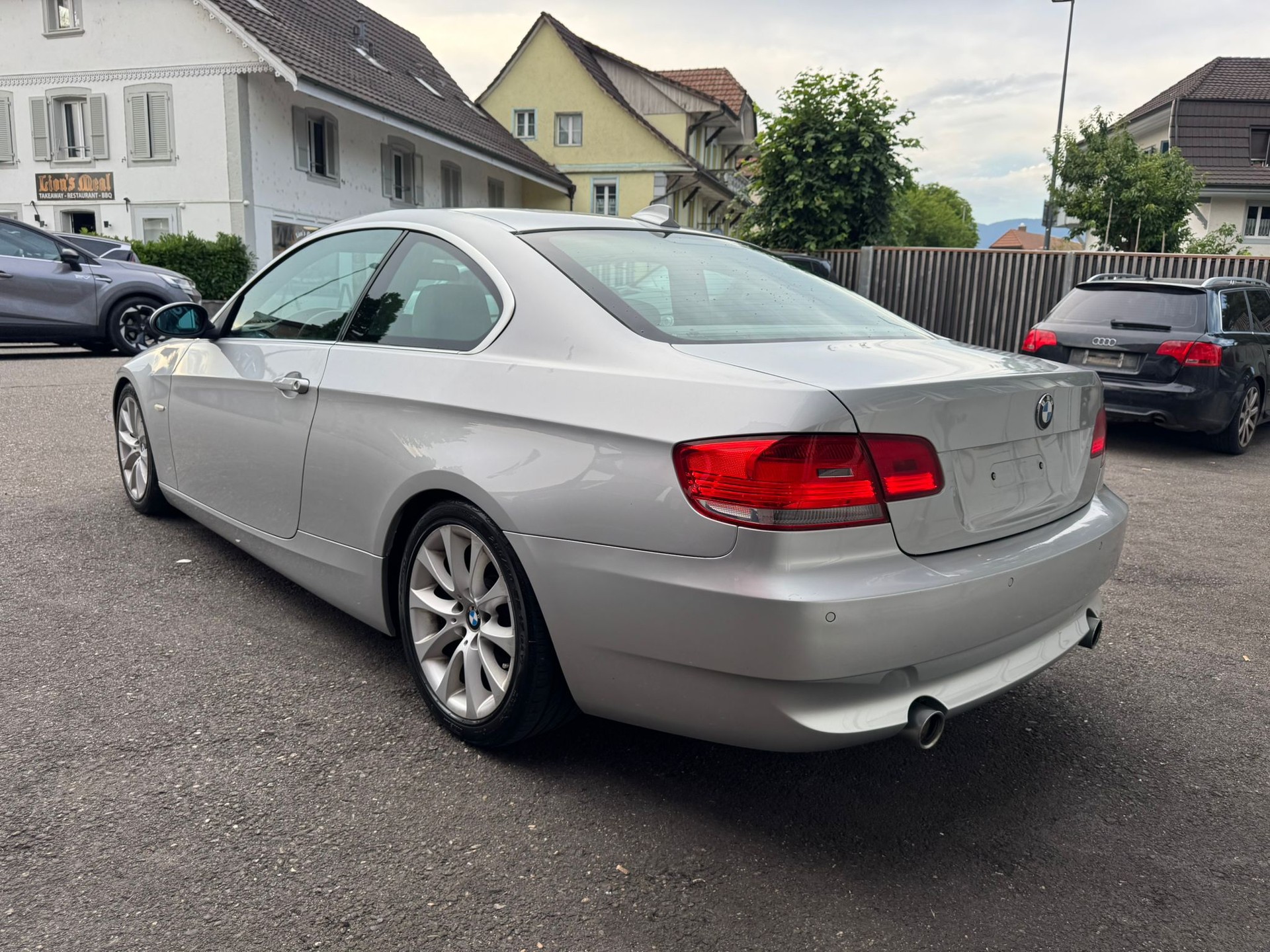 BMW 335i Coupé-image-5