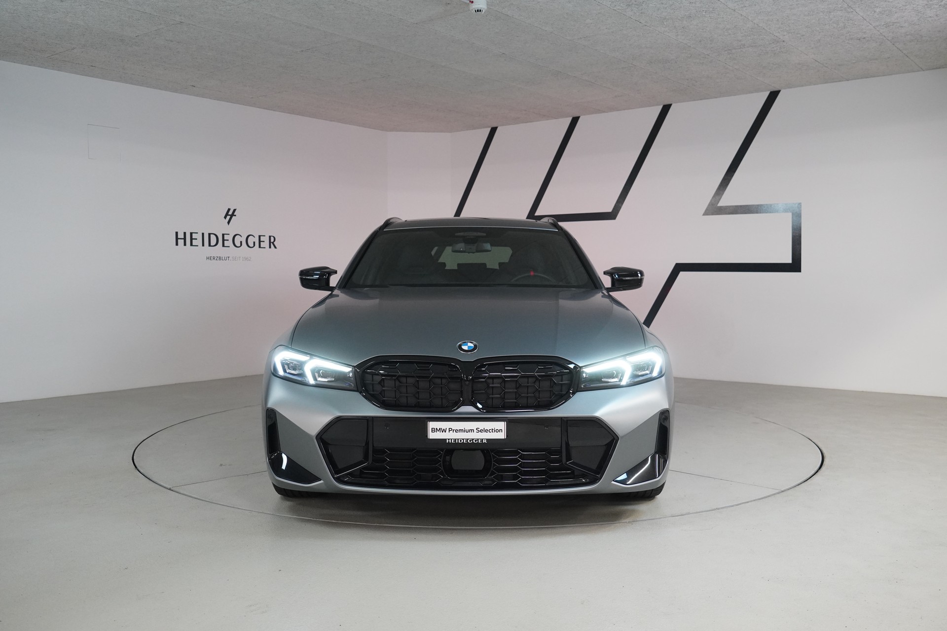 BMW M340i xDrive 48V Touring Steptronic M Sport Pro-image-1