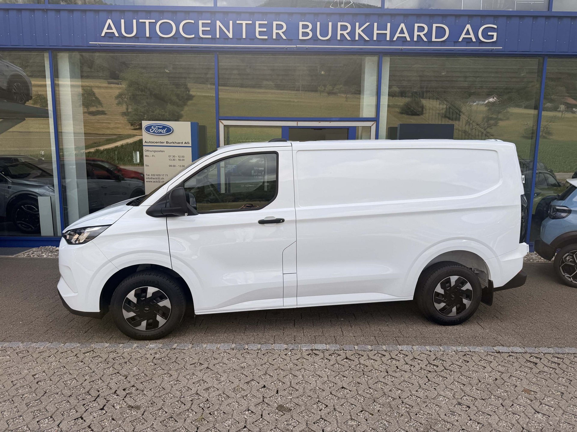 FORD Transit Custom Van 320 L1 2.5 Duratec 233 Trend PHEV
