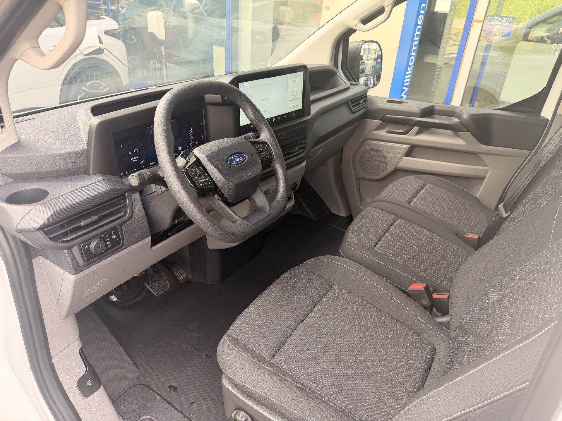 FORD Transit Custom Van 320 L1 2.5 Duratec 233 Trend PHEV-image-9