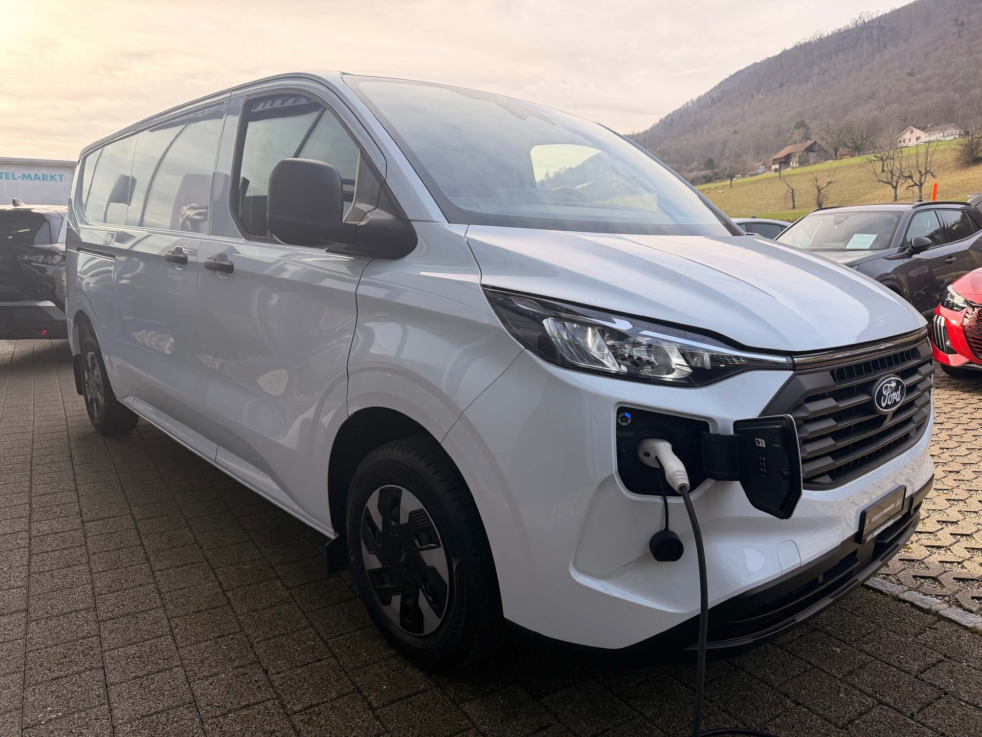 FORD Transit Custom Van 320 L1 2.5 Duratec 233 Trend PHEV-image-3