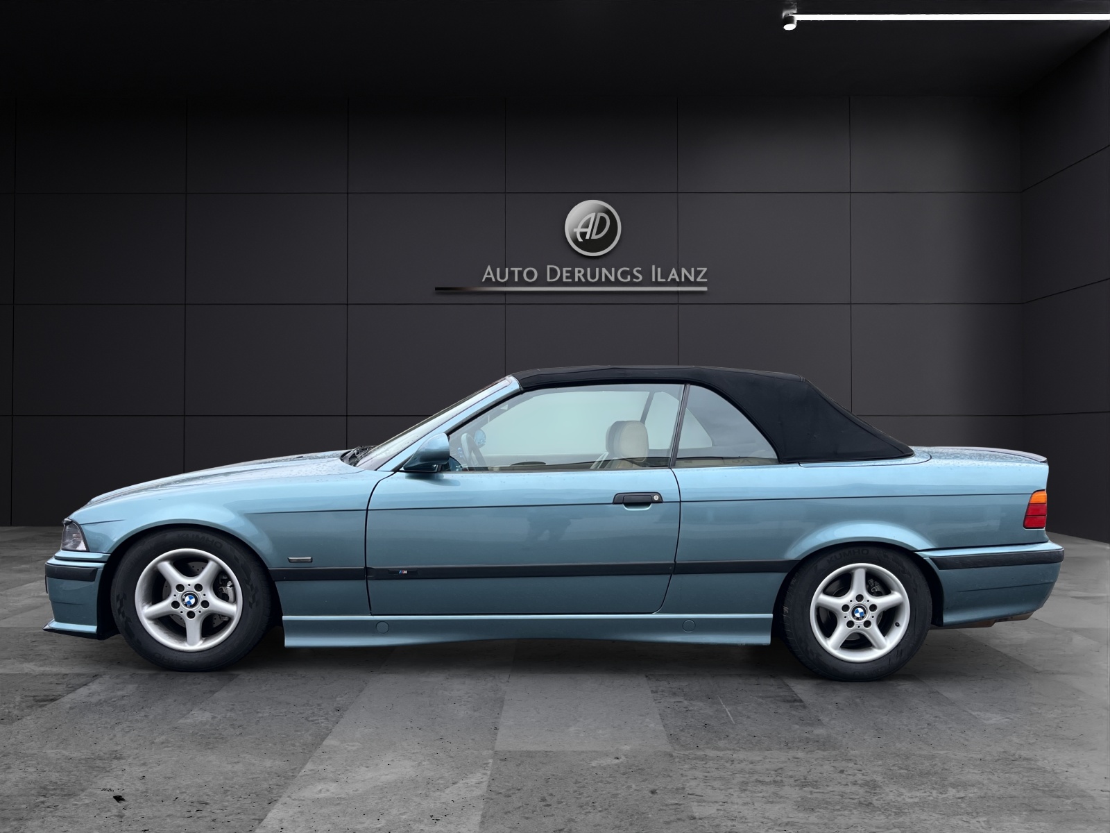 BMW 328i Cabrio-image-6