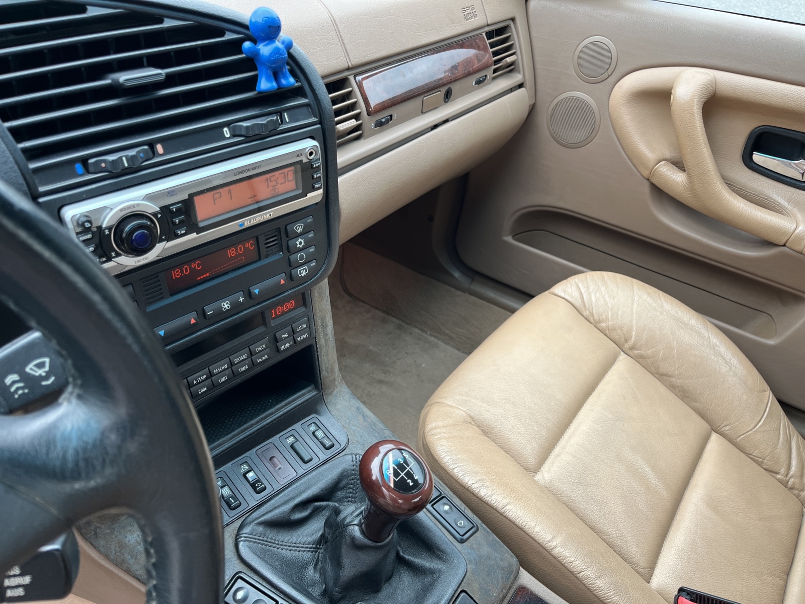 BMW 328i Cabrio-image-9