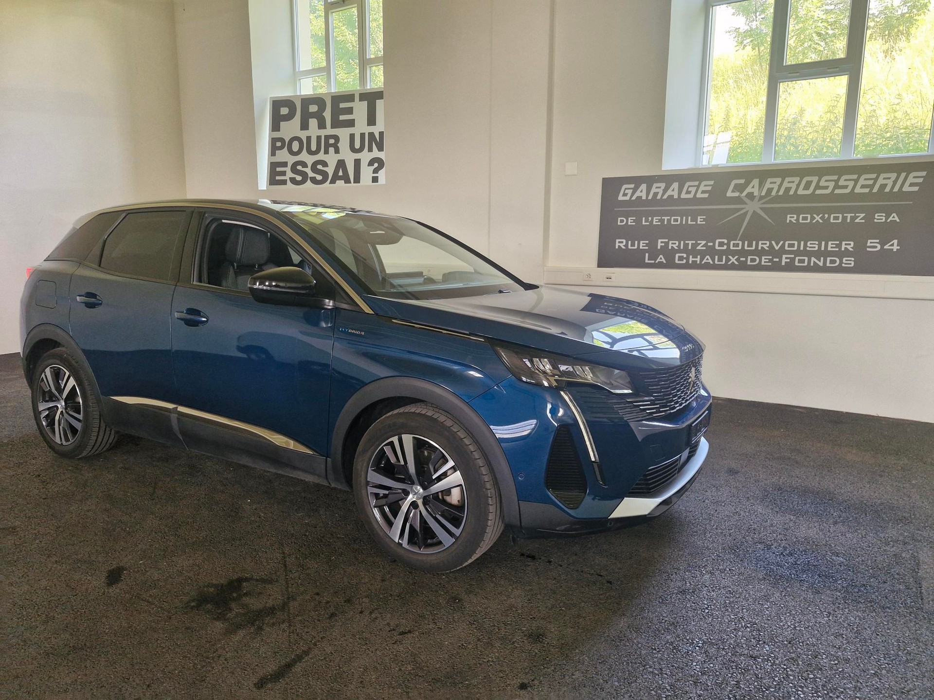 PEUGEOT 3008 300e Hybrid4 Allure Pack EAT8-image-1