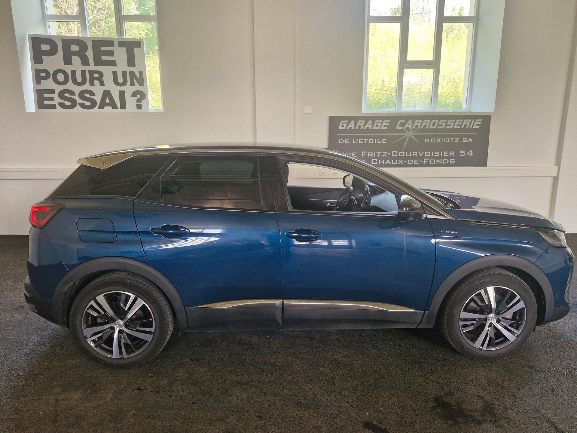 PEUGEOT 3008 300e Hybrid4 Allure Pack EAT8-image-3