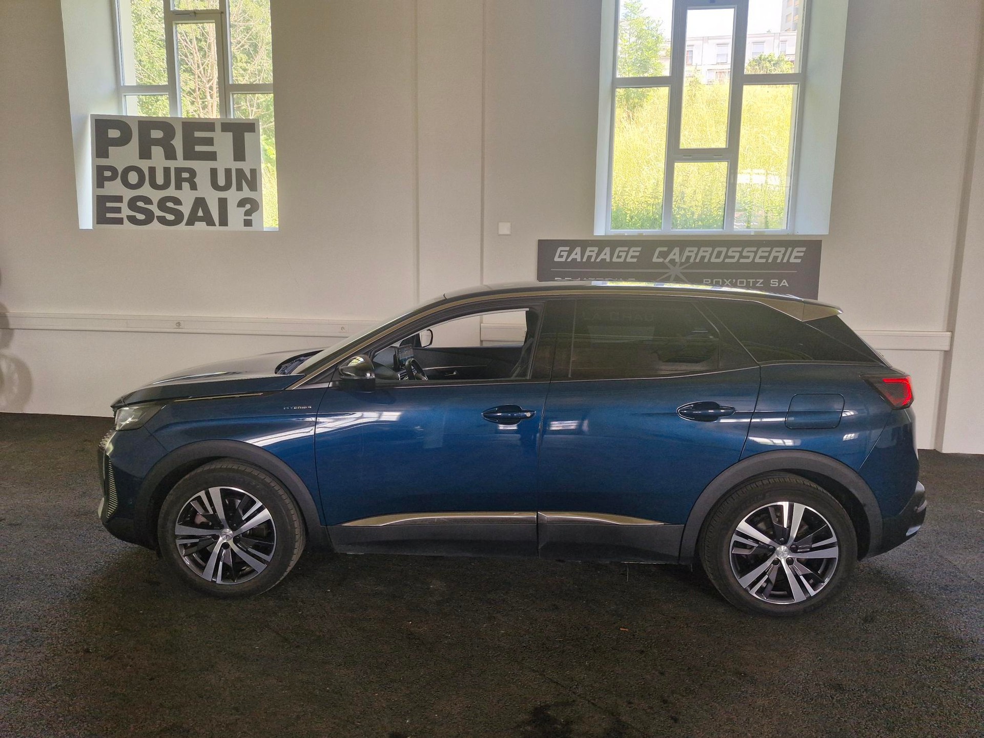 PEUGEOT 3008 300e Hybrid4 Allure Pack EAT8-image-2